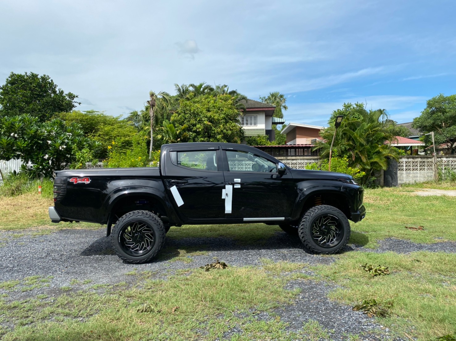 TRITON ป้ายแดงจัดทรงเมกาที่ STEP9