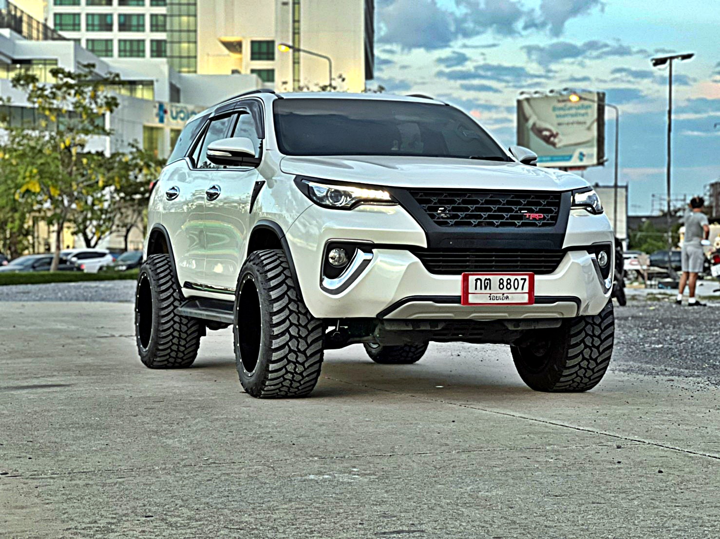 FORTUNER ทรงเมกา ล้อขอบ20 ที่ STEP9