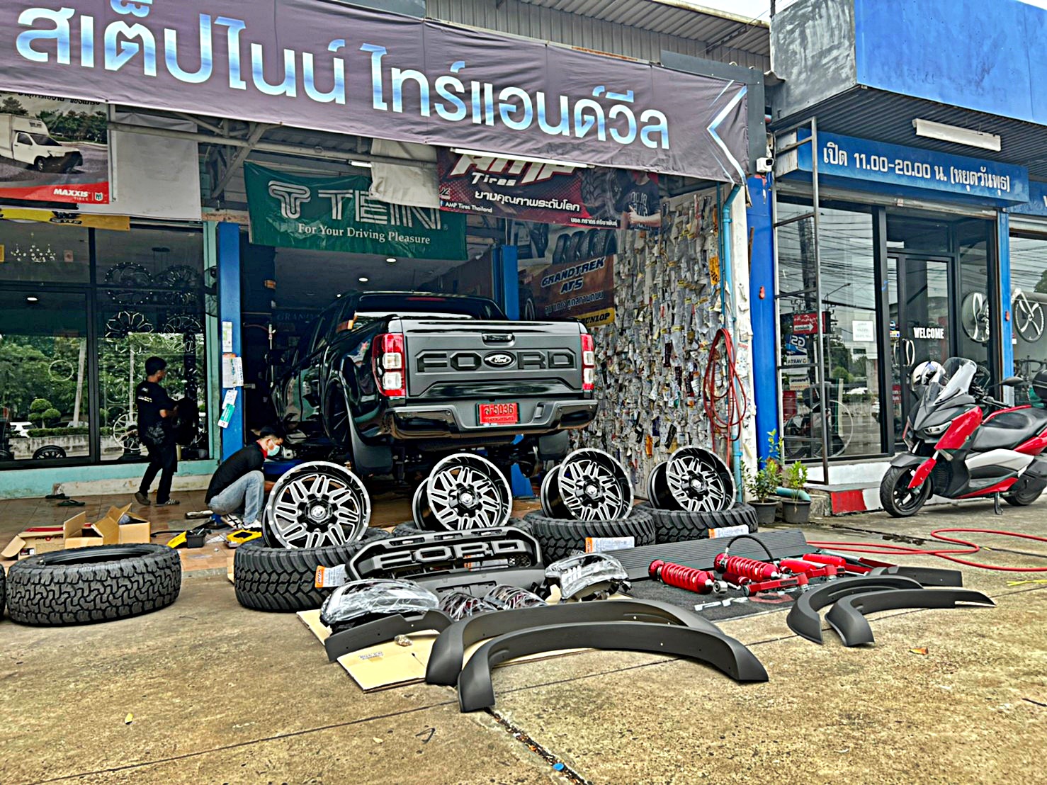 FORD WILDTRAK ชุดแต่งรอบคัน ทรงเมกาที่ STEP9