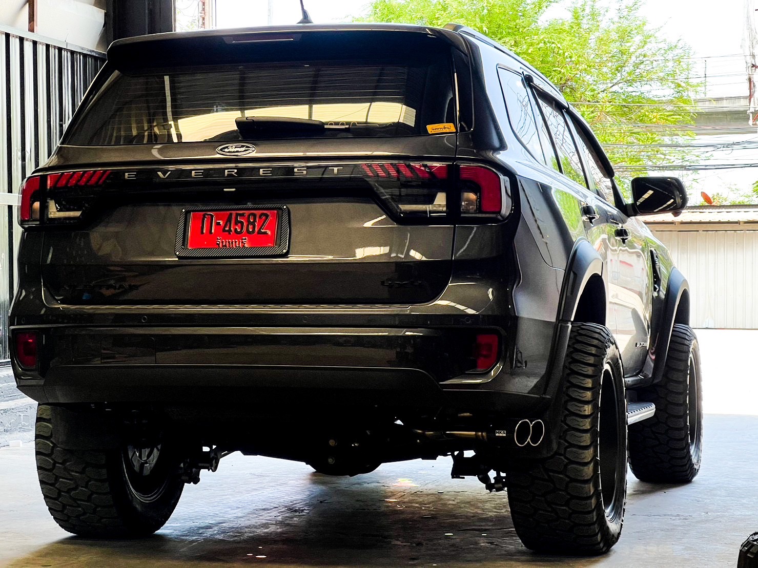 FORD EVEREST NEXTGEN FCจากระยอง แต่งทรงเมกาที่ STEP9