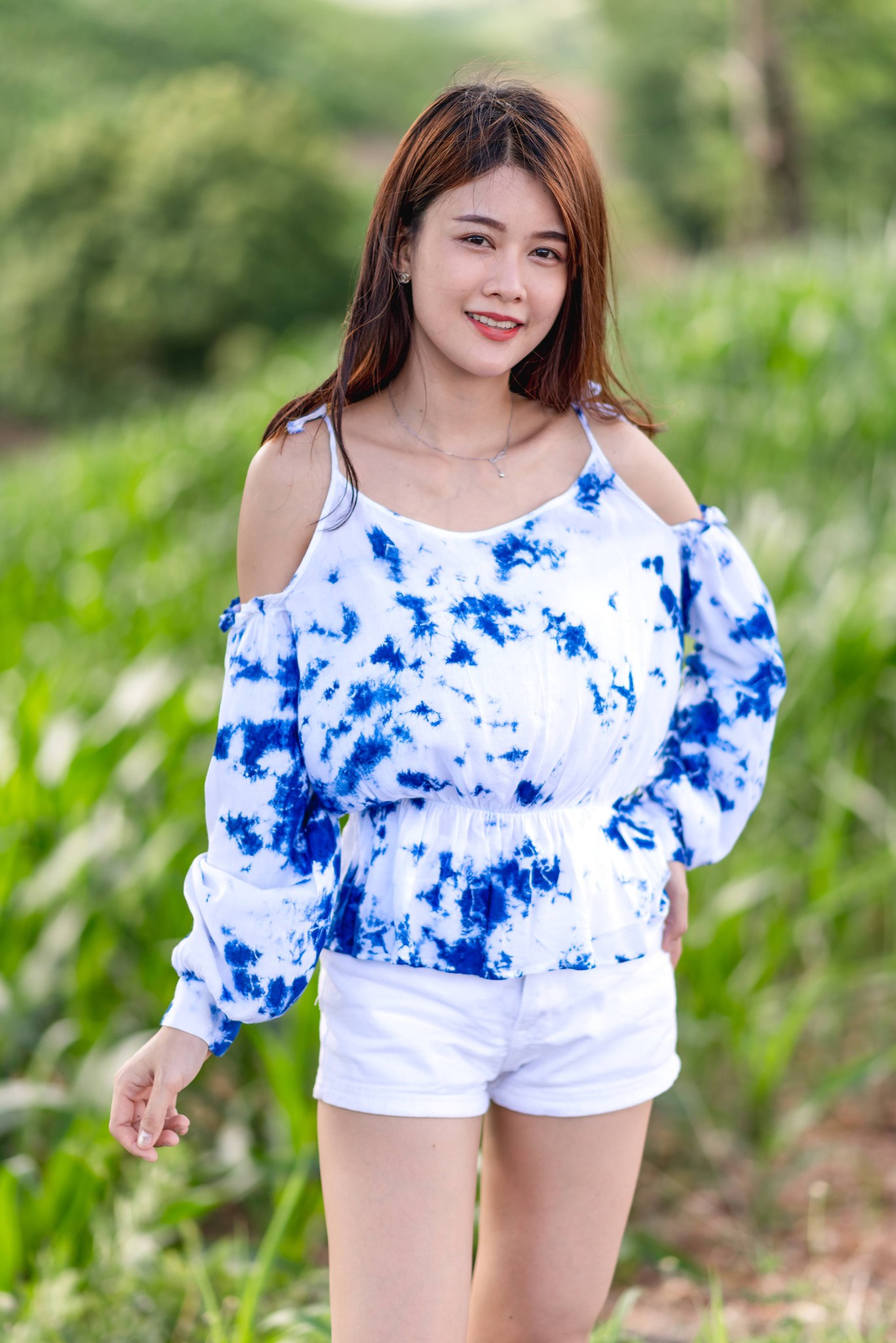 เสื้อมัดย้อม สายเดี่ยวแขนยาวเปิดไหล่