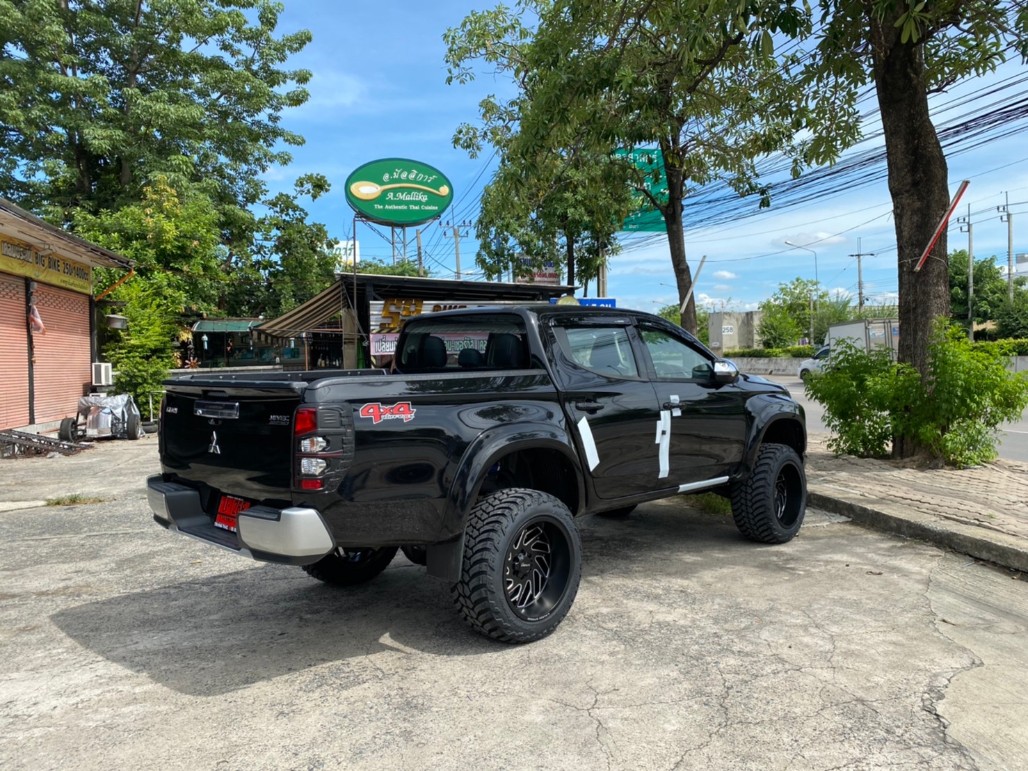 TRITON ป้ายแดงจัดทรงเมกาที่ STEP9