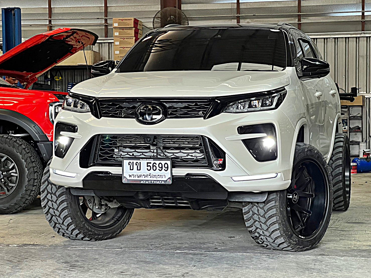 TOYOTA FORTUNER อยุธยา แต่งทรงเมกาที่ STEP9