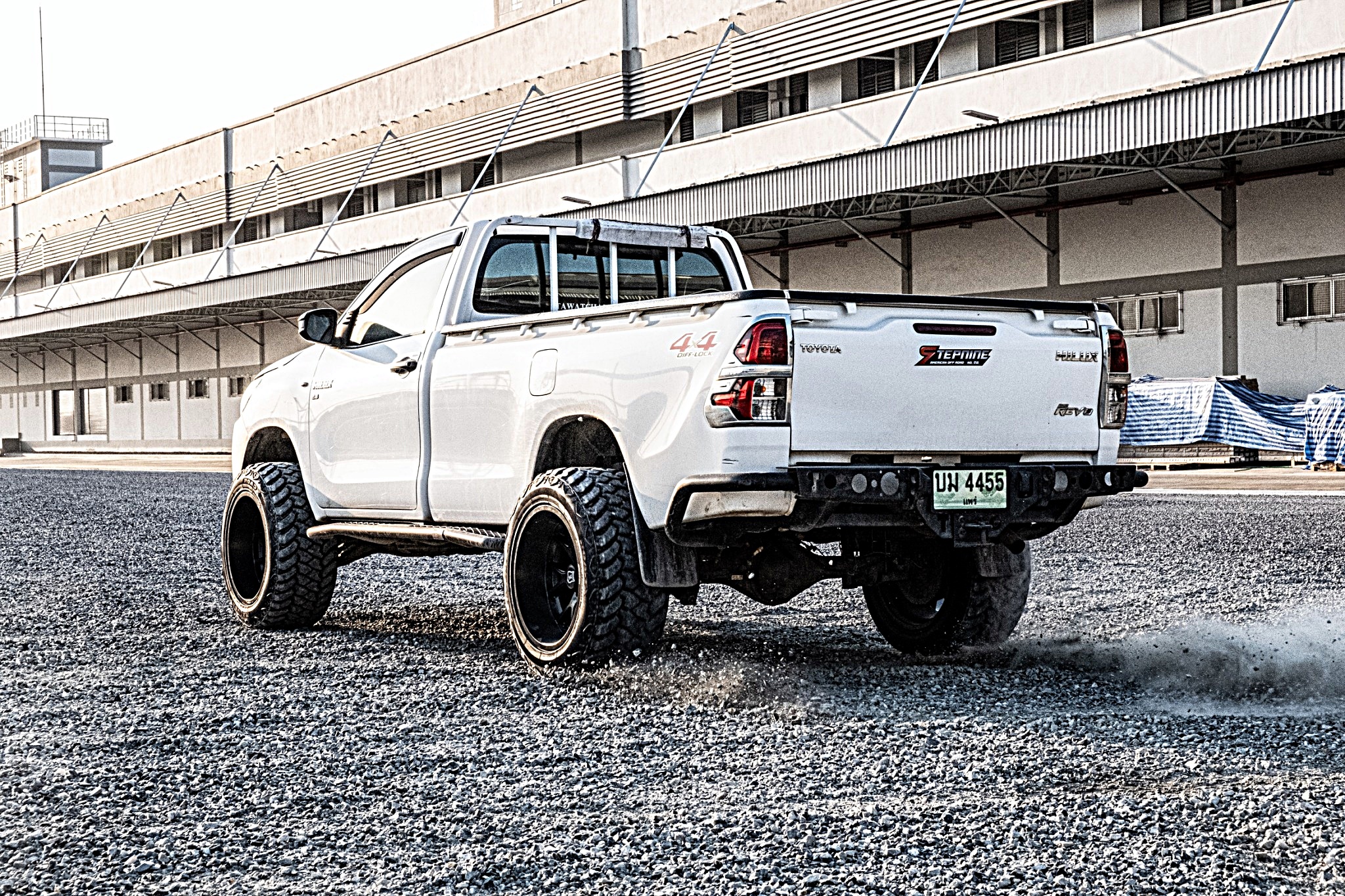 REVO หัวเดียว จองคิวจากแพร่ ทำทรงเมกาที่ STEP9