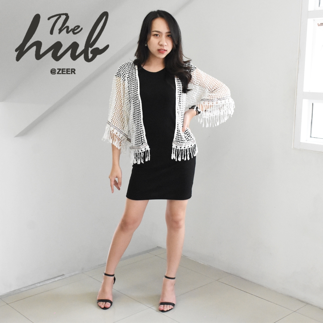 เสื้อคลุมลูกไม้แต่งพู่