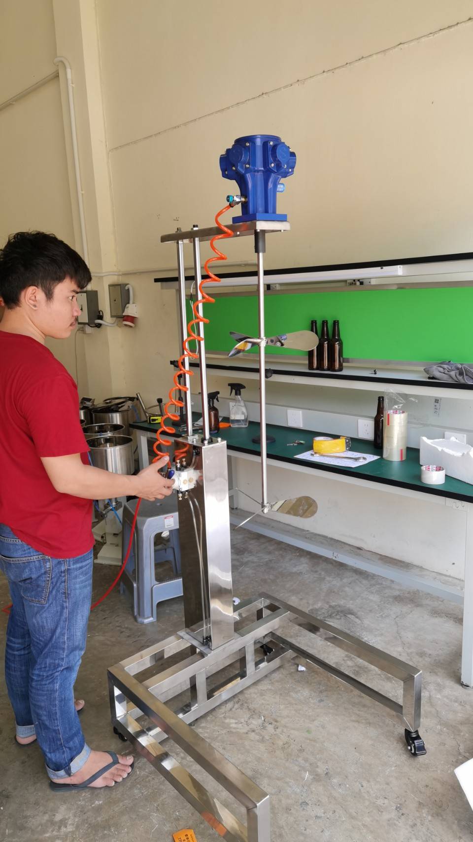 18552 เครื่องผสมกวนแบบใช้ปั้มลม SP-100G-H900 แบบรถเข็น