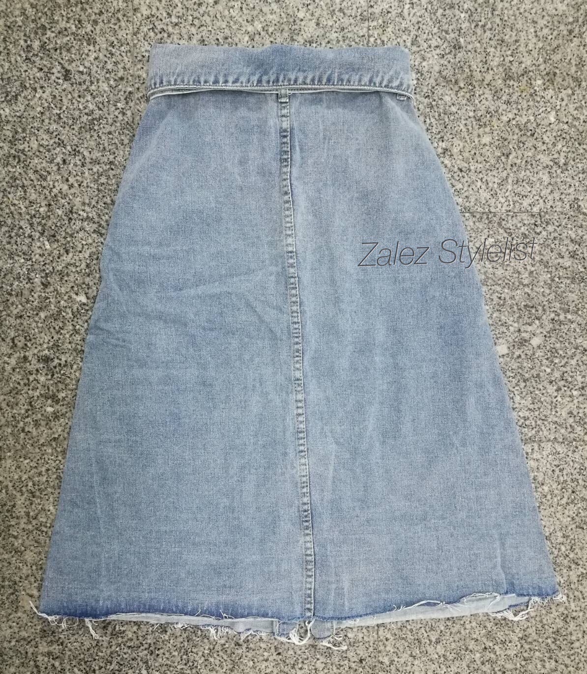 กระโปรงสียีนส์ แต่งกระเป๋าสองข้าง