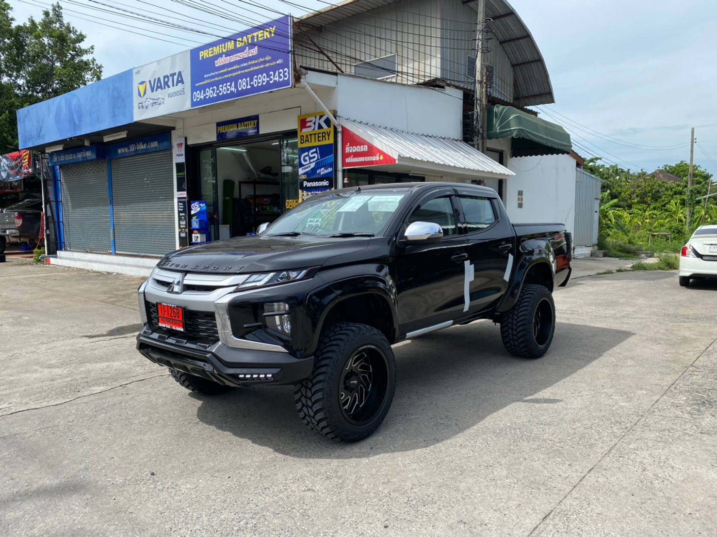 TRITON ป้ายแดงจัดทรงเมกาที่ STEP9