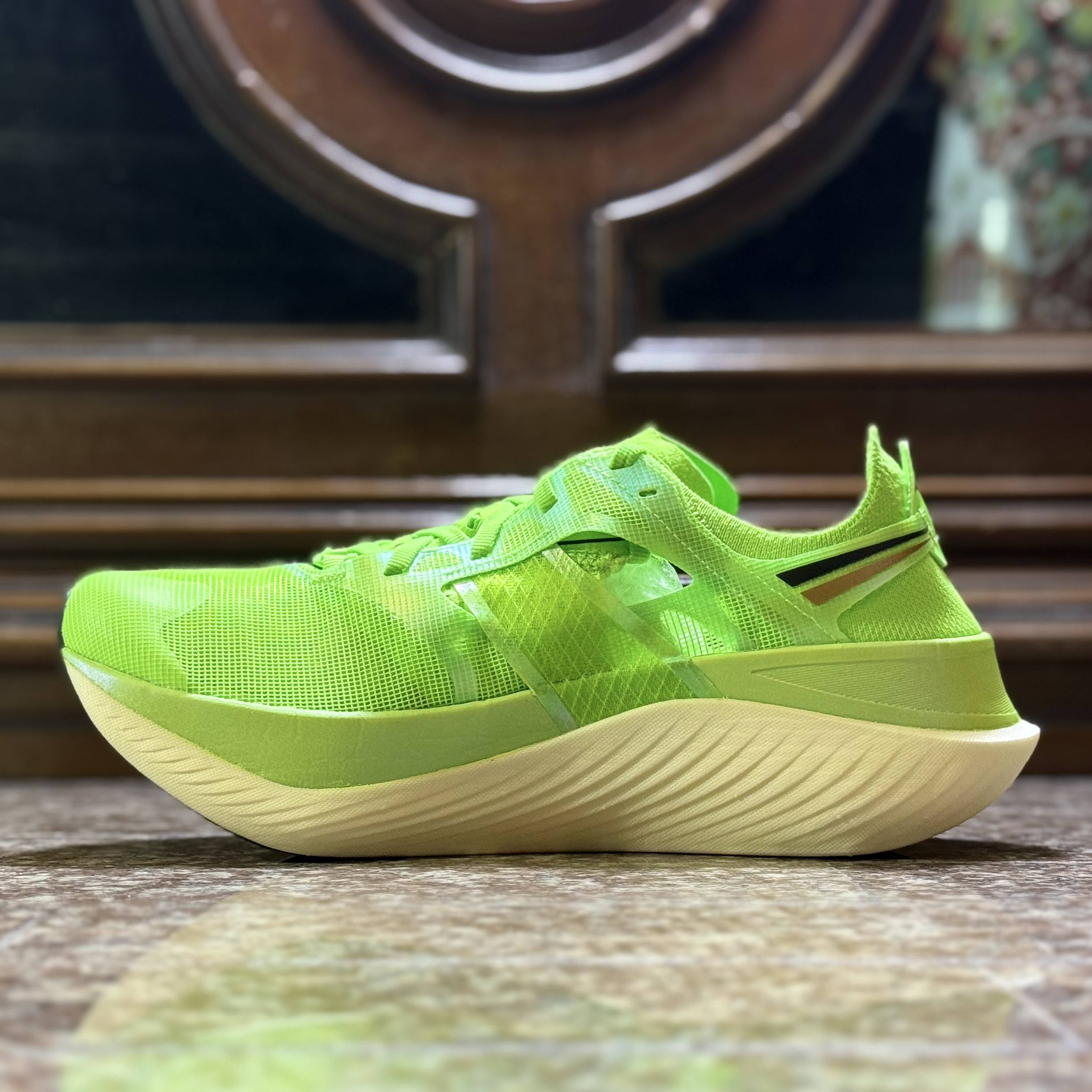 รองเท้าวิ่ง Saucony Endorphin Elite ‘Slime’ (M9US)