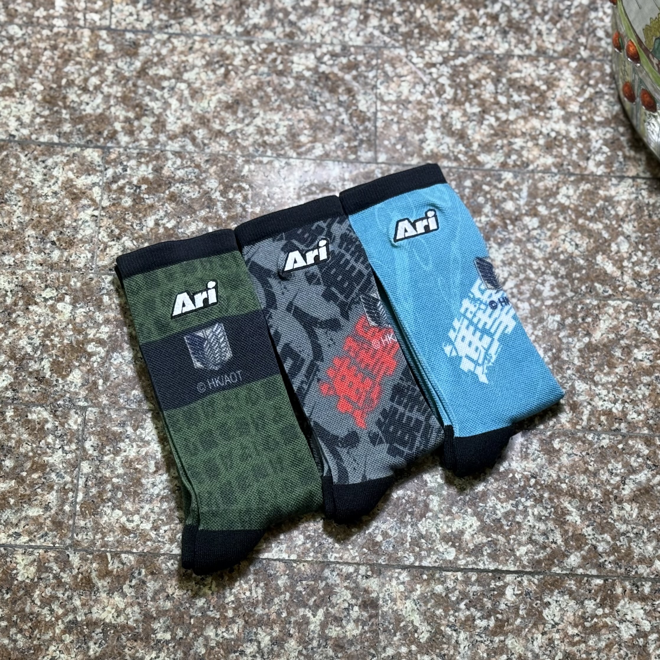 ถุงเท้าวิ่ง Ari X AOT Running Socks ‘LIMITED’ (3สี)