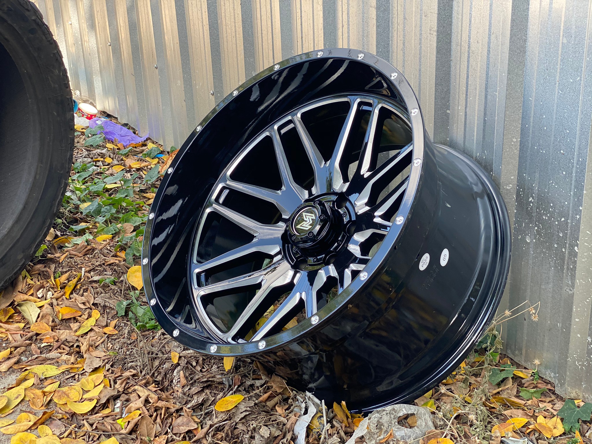 MAGNETIC 22x12 ET-44 CROSSWIND MT 33/12.5R22