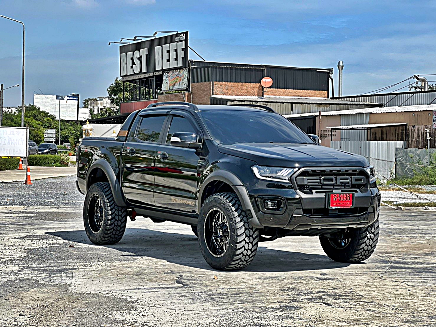 FORD WILDTRAK ชุดแต่งรอบคัน ทรงเมกาที่ STEP9