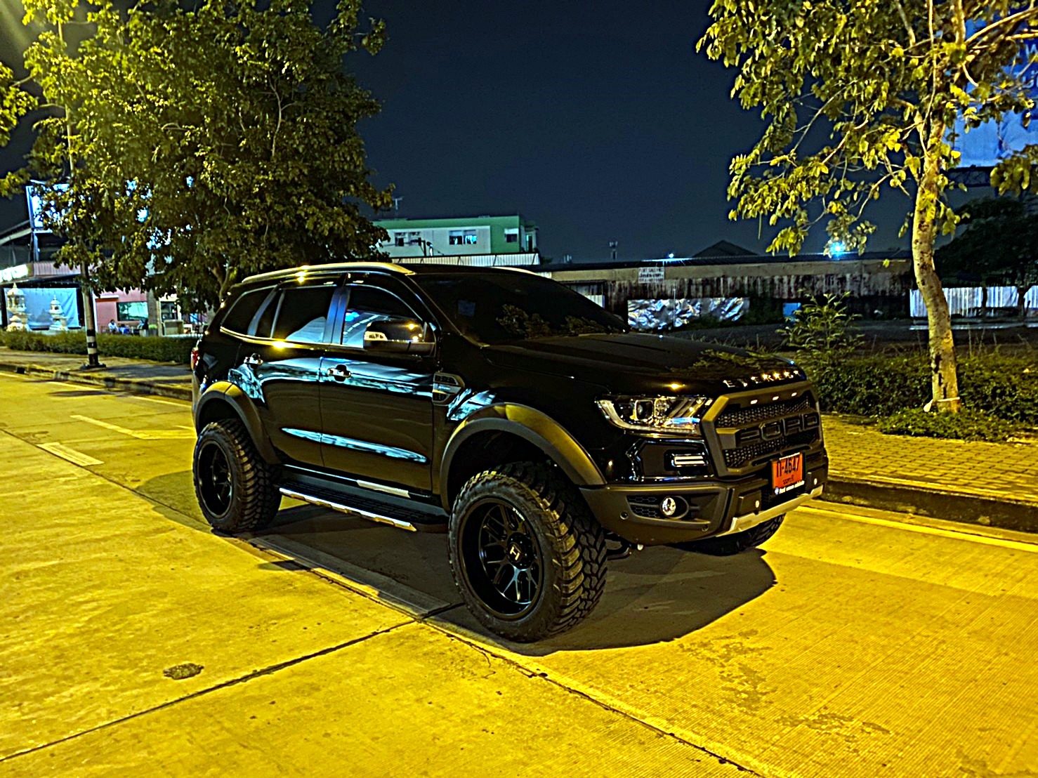 FORD EVEREST ทรงเมกา ล้อ HOSTILE H120 โคตรหล่อ