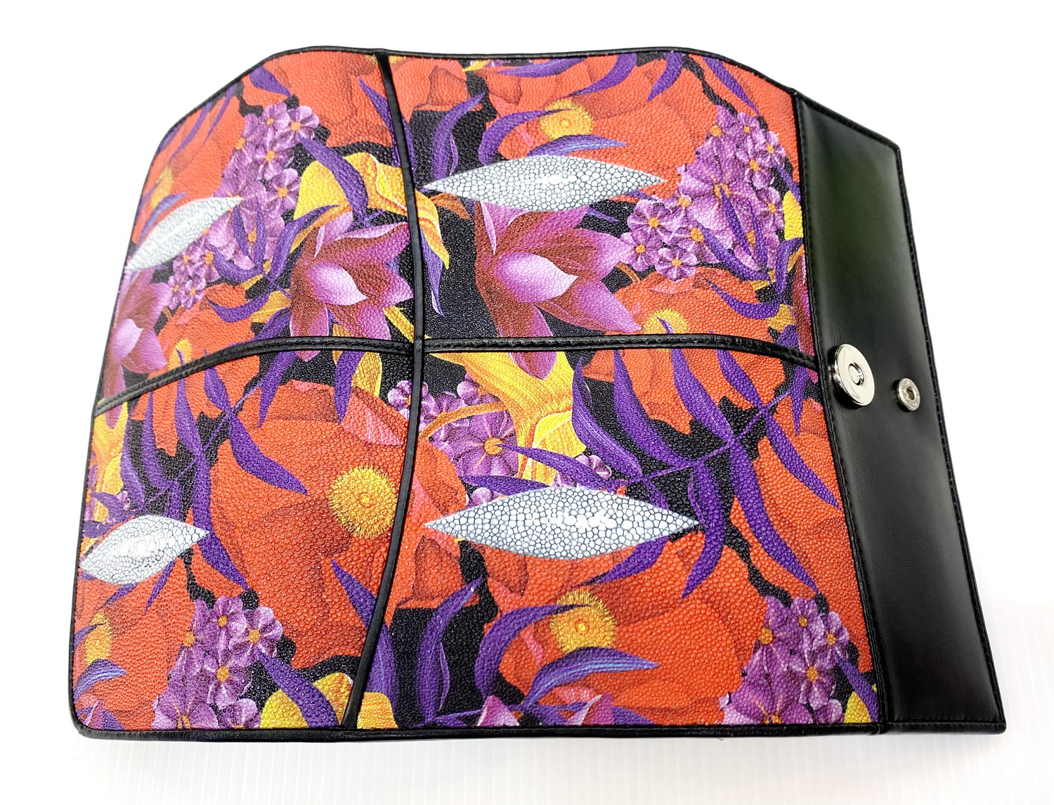 กระเป๋าสตางค์หนังปลากระเบนแท้ 3พับยาว พิมลาย ดอกไม้