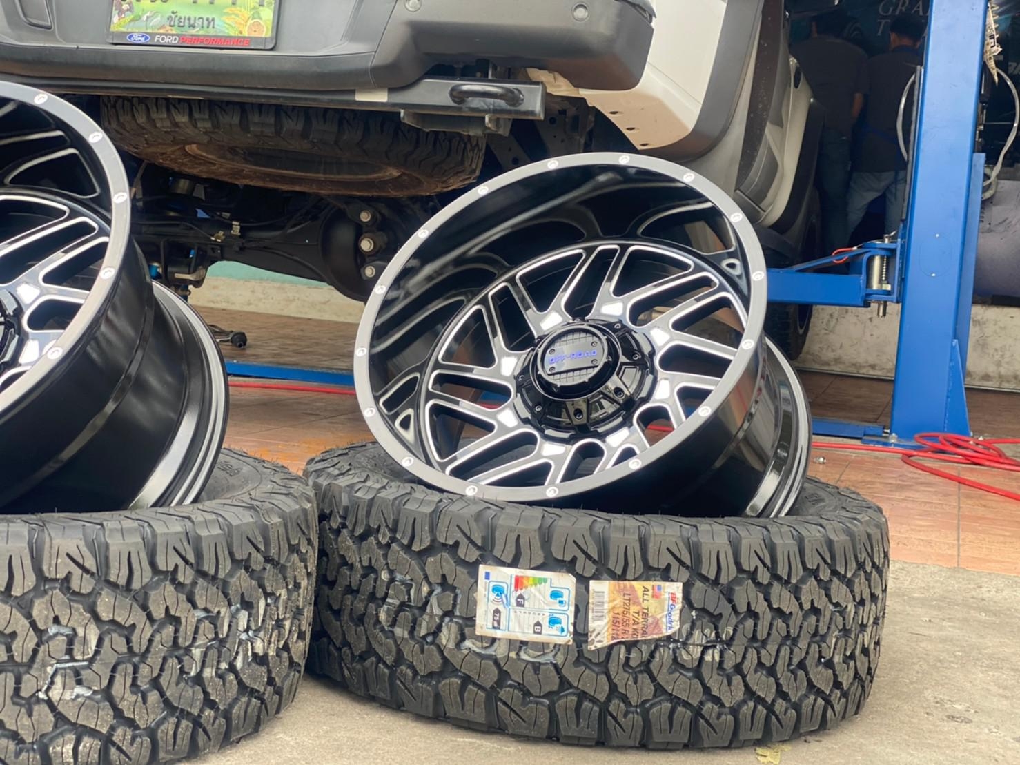 #ล้อออฟโรด #MT232 ขอบ20 กว้าง12 ออฟ-44 6/139.7 ยาง #BF 275/55-20 #KO2