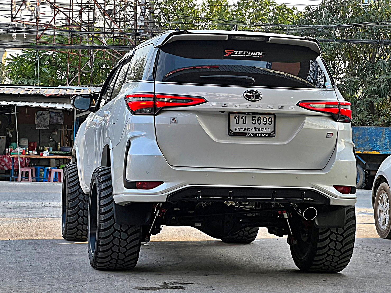 TOYOTA FORTUNER อยุธยา แต่งทรงเมกาที่ STEP9