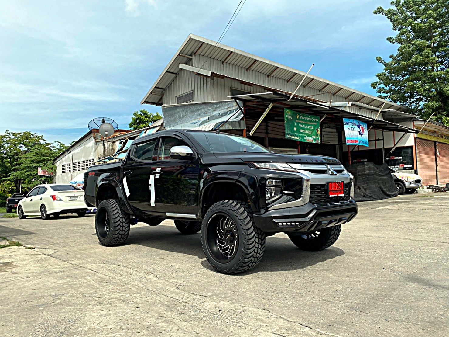 TRITON ป้ายแดงจัดทรงเมกาที่ STEP9