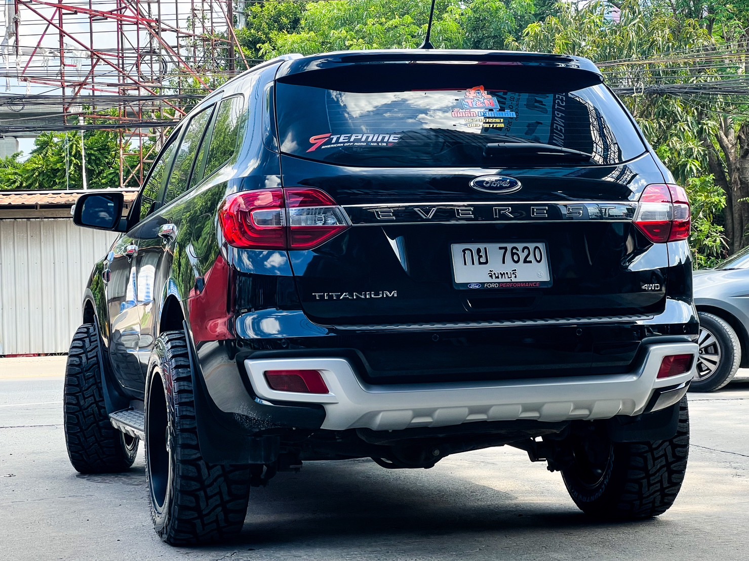 FORD EVEREST จองคิวมาจาก จันทบุรี คันนี้เดิมไม่ยก ทรงนี้เลย