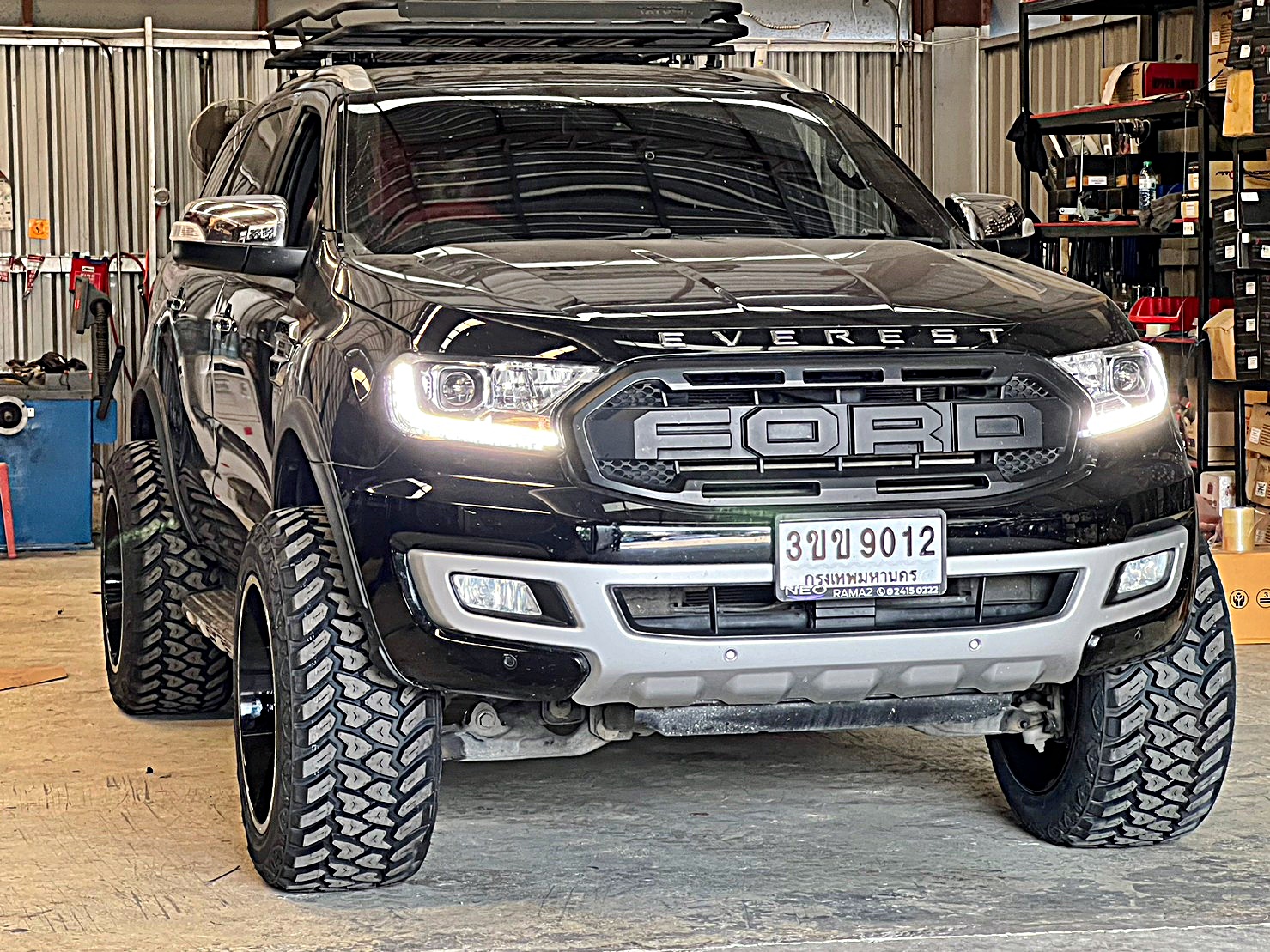 FORD EVEREST แต่งทรงเมกาที่ STEP9