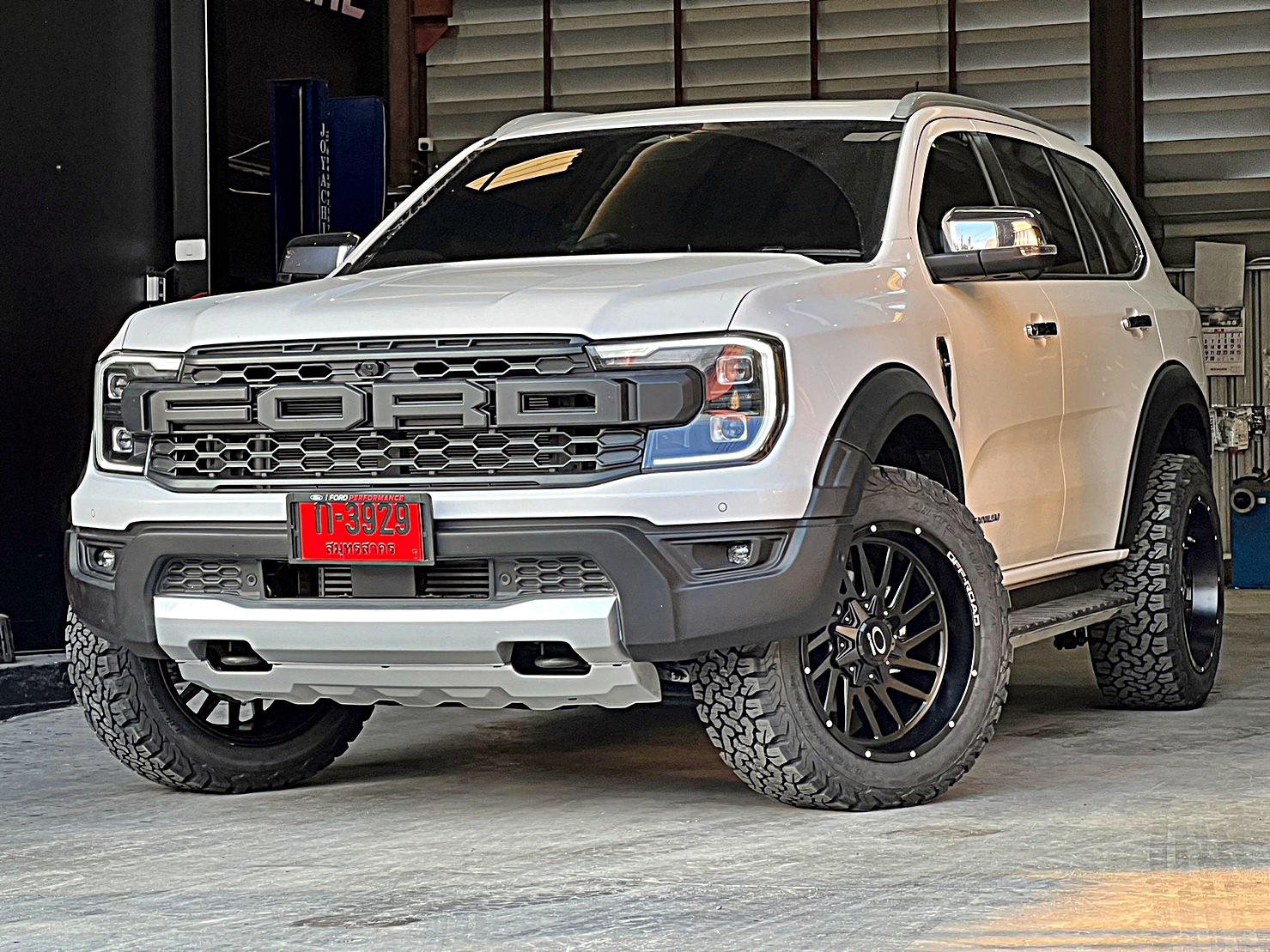 FORD EVEREST NEXTGEN แต่งวทรงเมกาที่ STEP9