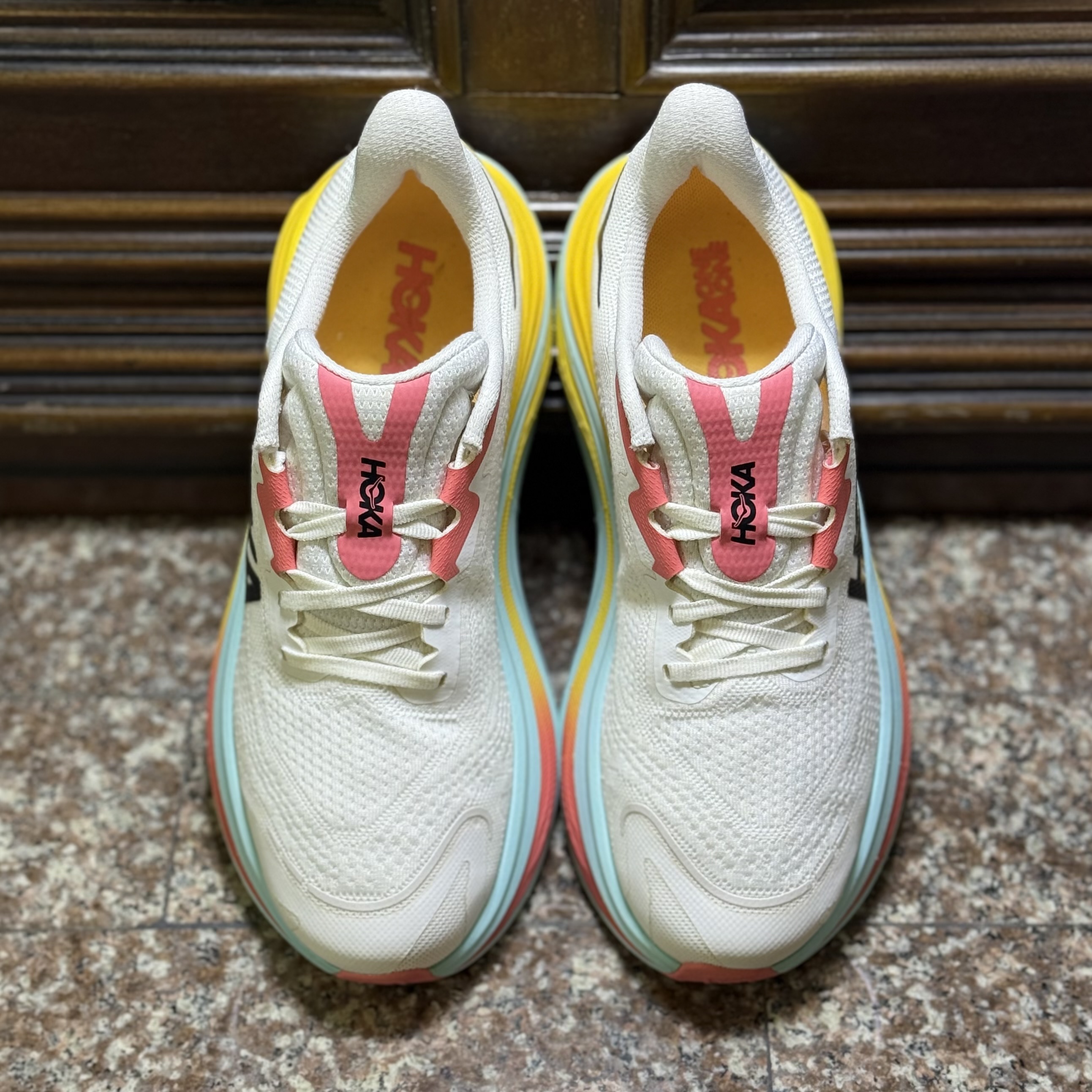 รองเท้าวิ่ง HOKA Skyward X Women #มือ2 (W8.5US)