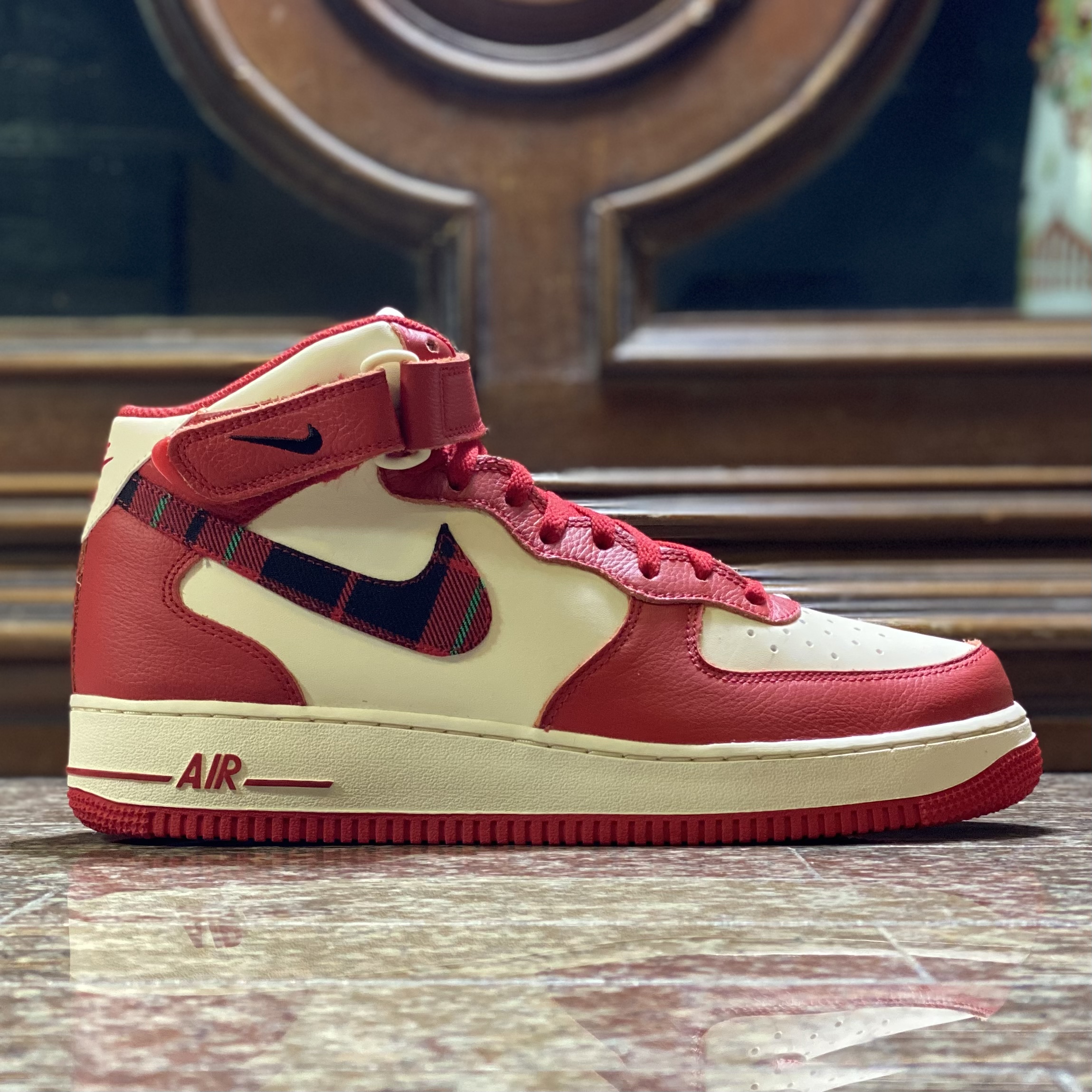 รองเท้า Nike Air Force 1 Mid ‘07 LX ‘Red Plaid’ (M10.5US)