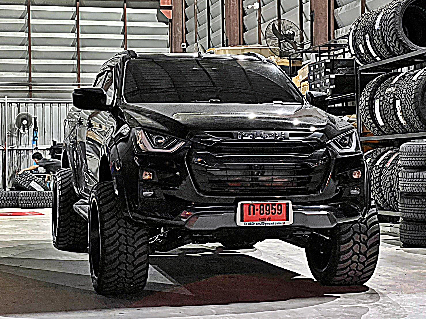 D-MAX ทรงเมกา จัดล้อแท้ HOSTILE ที่ STEP9