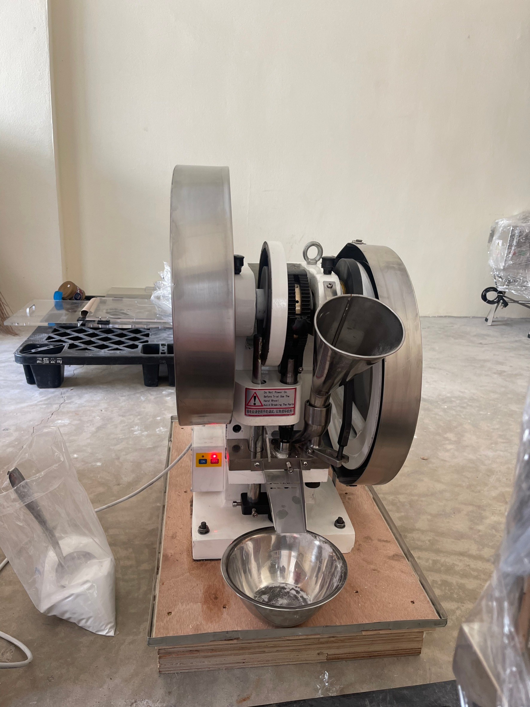 (16055) เครื่องตอกเม็ดยาแบบออโต้ รุ่น YP-6T