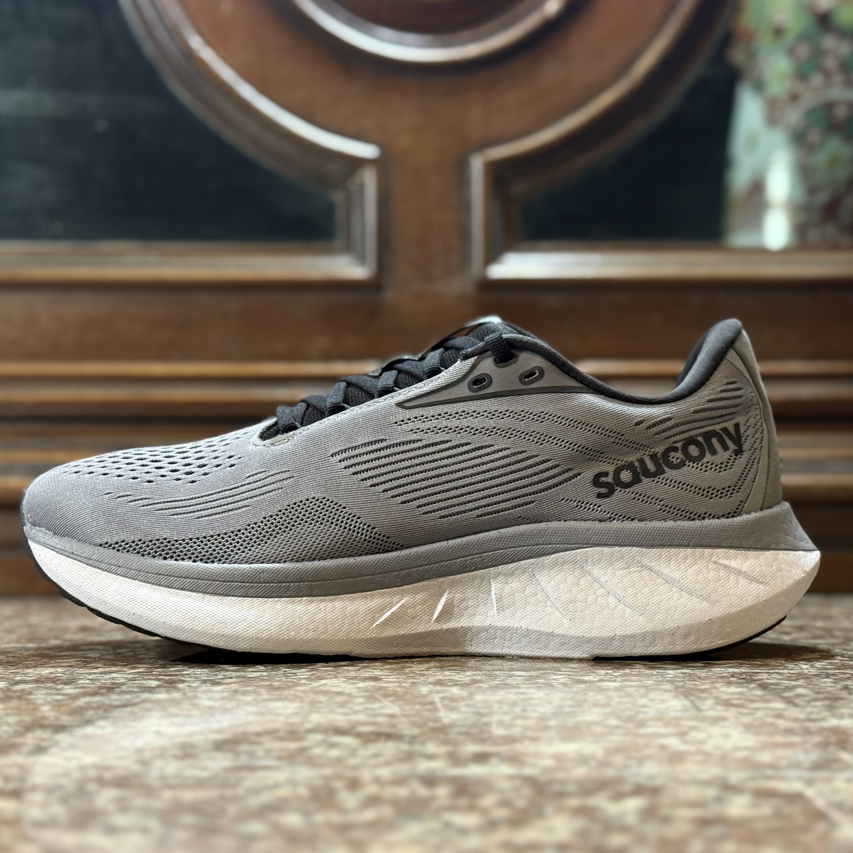 รองเท้าวิ่ง Saucony Ride 18 ‘GREY’ #มือ2 (M9US)