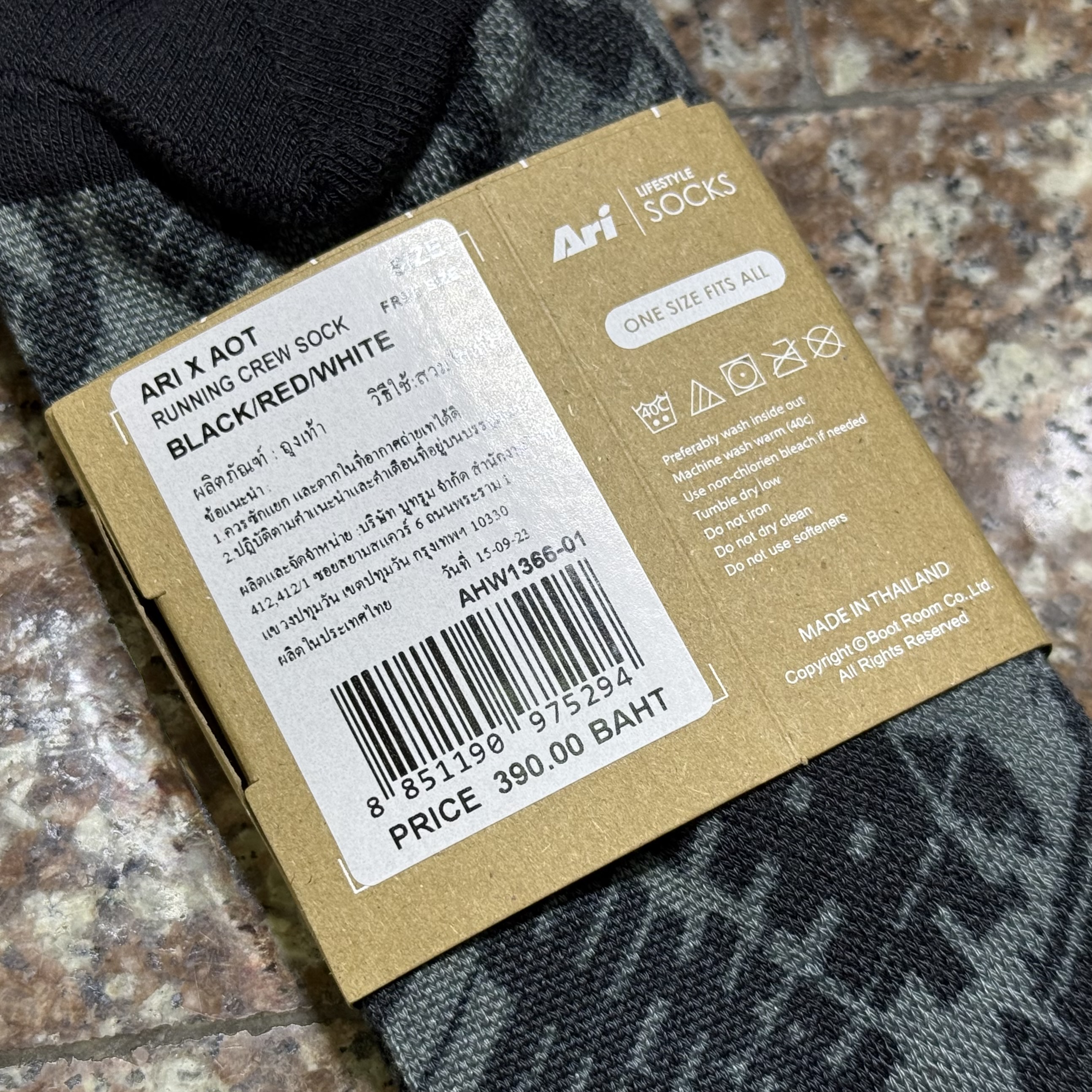 ถุงเท้าวิ่ง Ari X AOT Running Socks LIMITED ‘BLACK’