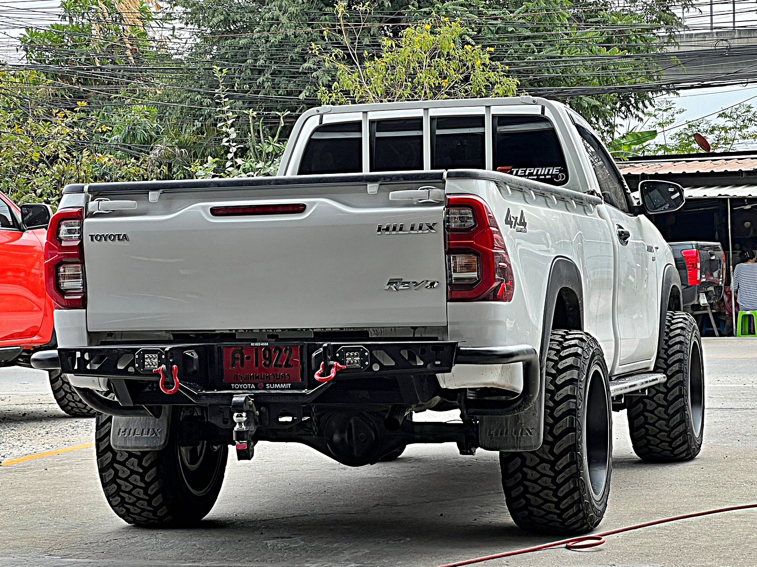 TOYOTA REVO แต่งทรงเมกาที่ STEP9