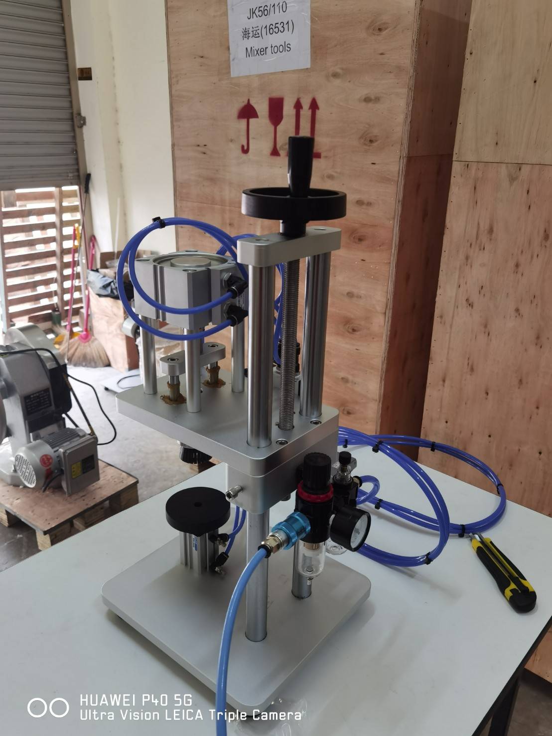 🌈15920 เครื่องหนีบปิดขอบฝาขวดน้ำหอม กึ่งอัตโนมัติ สะดวกไม่ต้องออกแรง รุ่น CYT-01