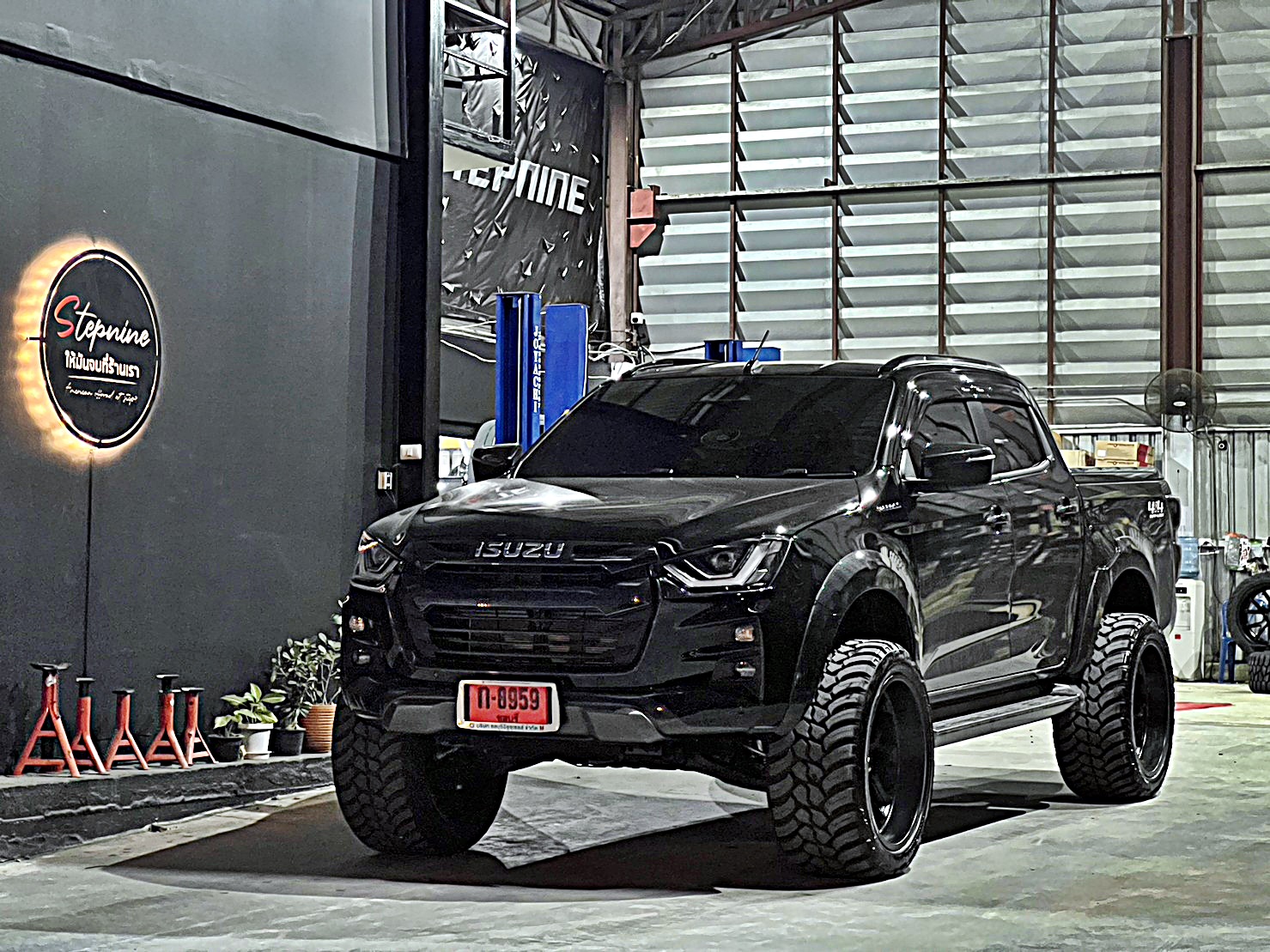 D-MAX ทรงเมกา จัดล้อแท้ HOSTILE ที่ STEP9