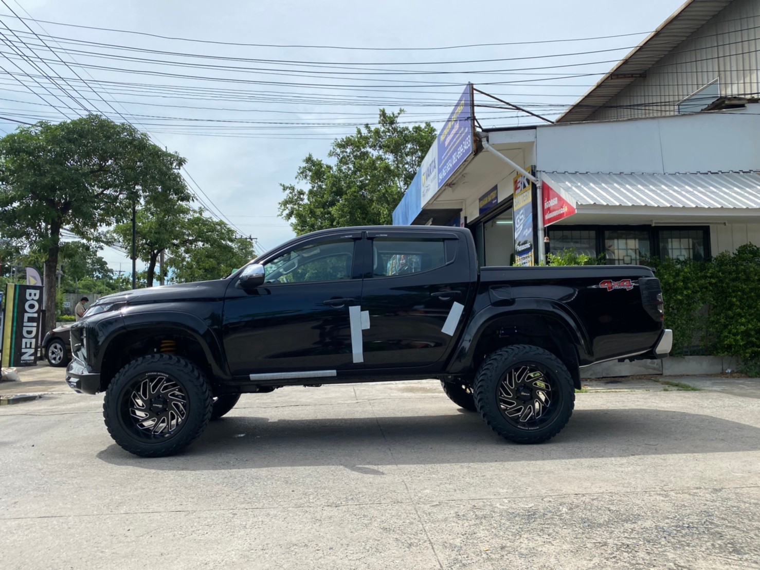 TRITON ป้ายแดงจัดทรงเมกาที่ STEP9