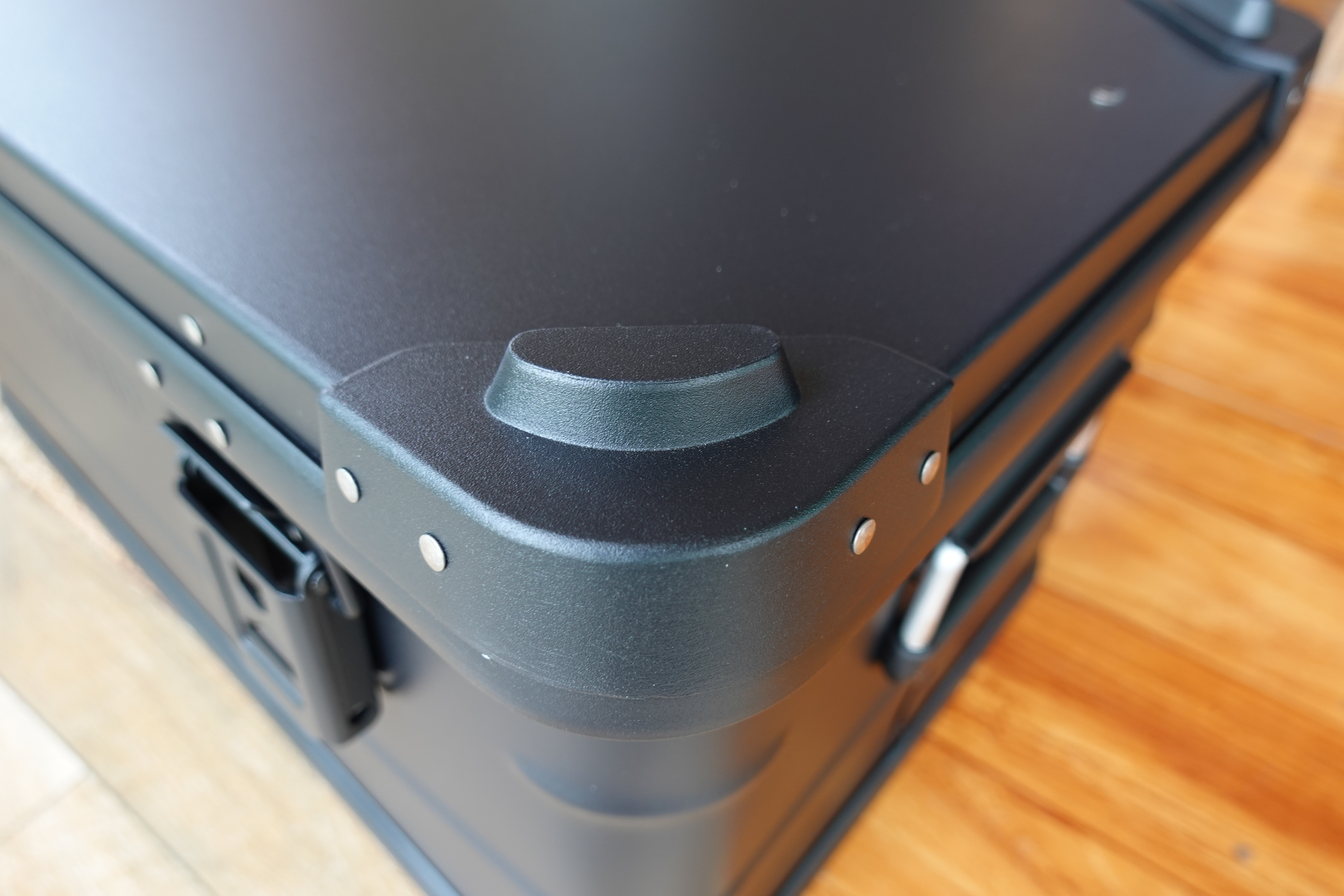 กล่อง alubox black Size M BY MaxX EQUIP