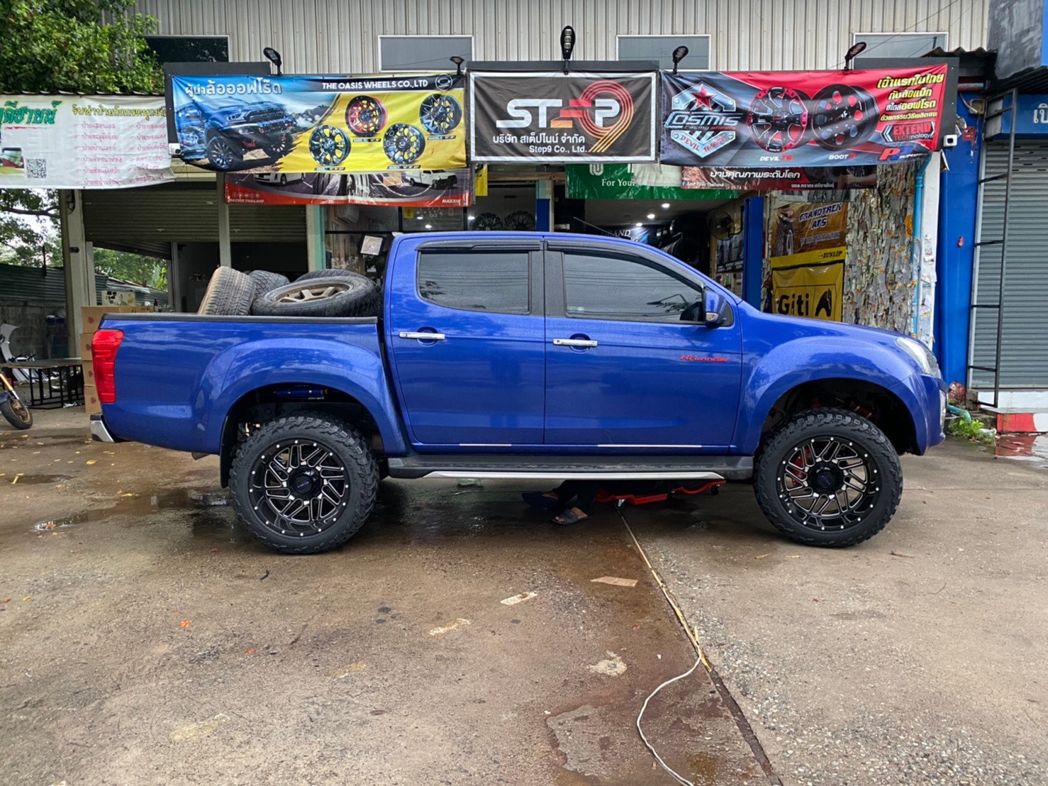 D-MAX มาจากสุพรรณบุรี จัดทรงเมกาที่ STEP9