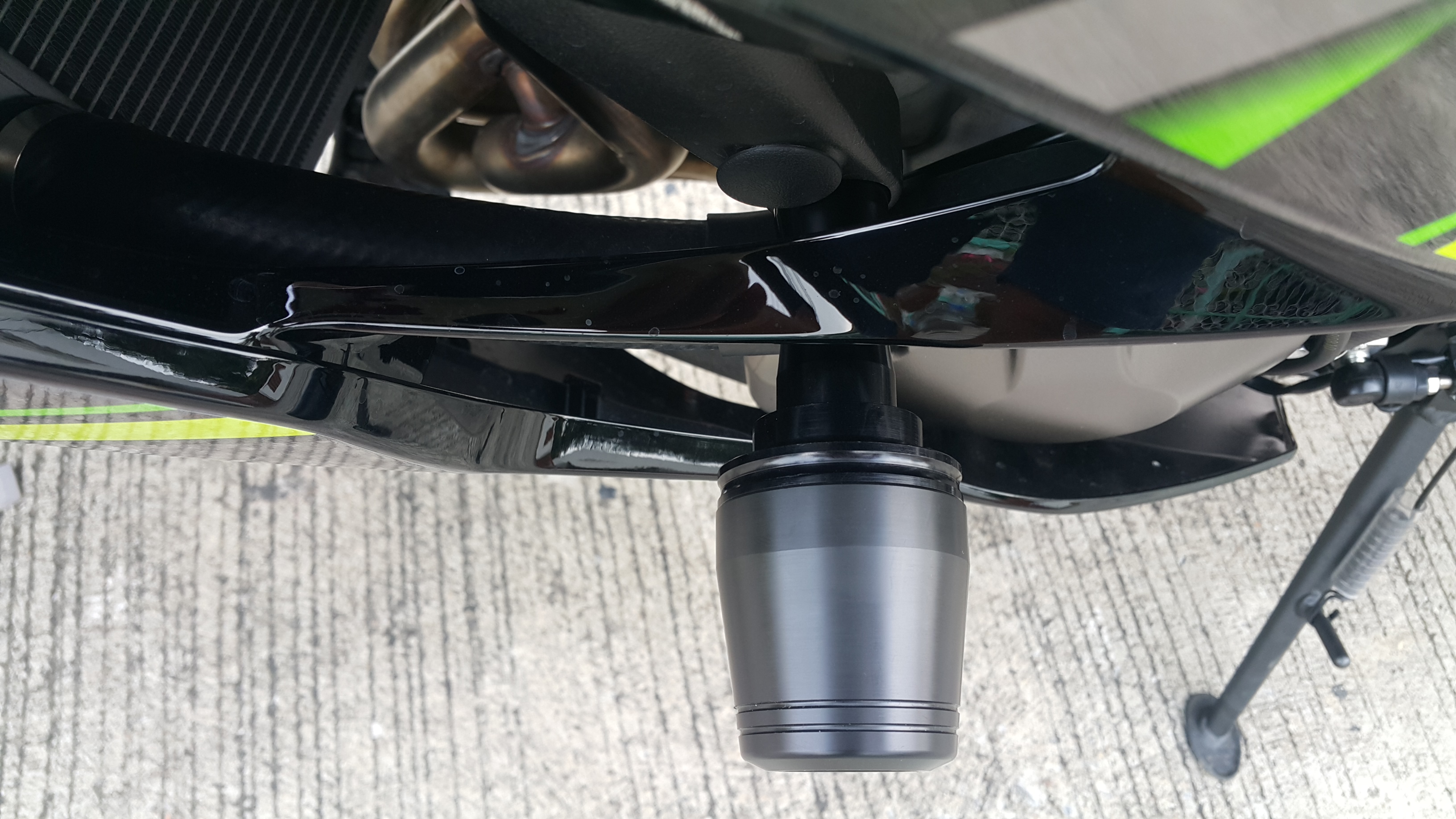 กันล้มข้าง ZX6R แบร์นMothracing สีดำ