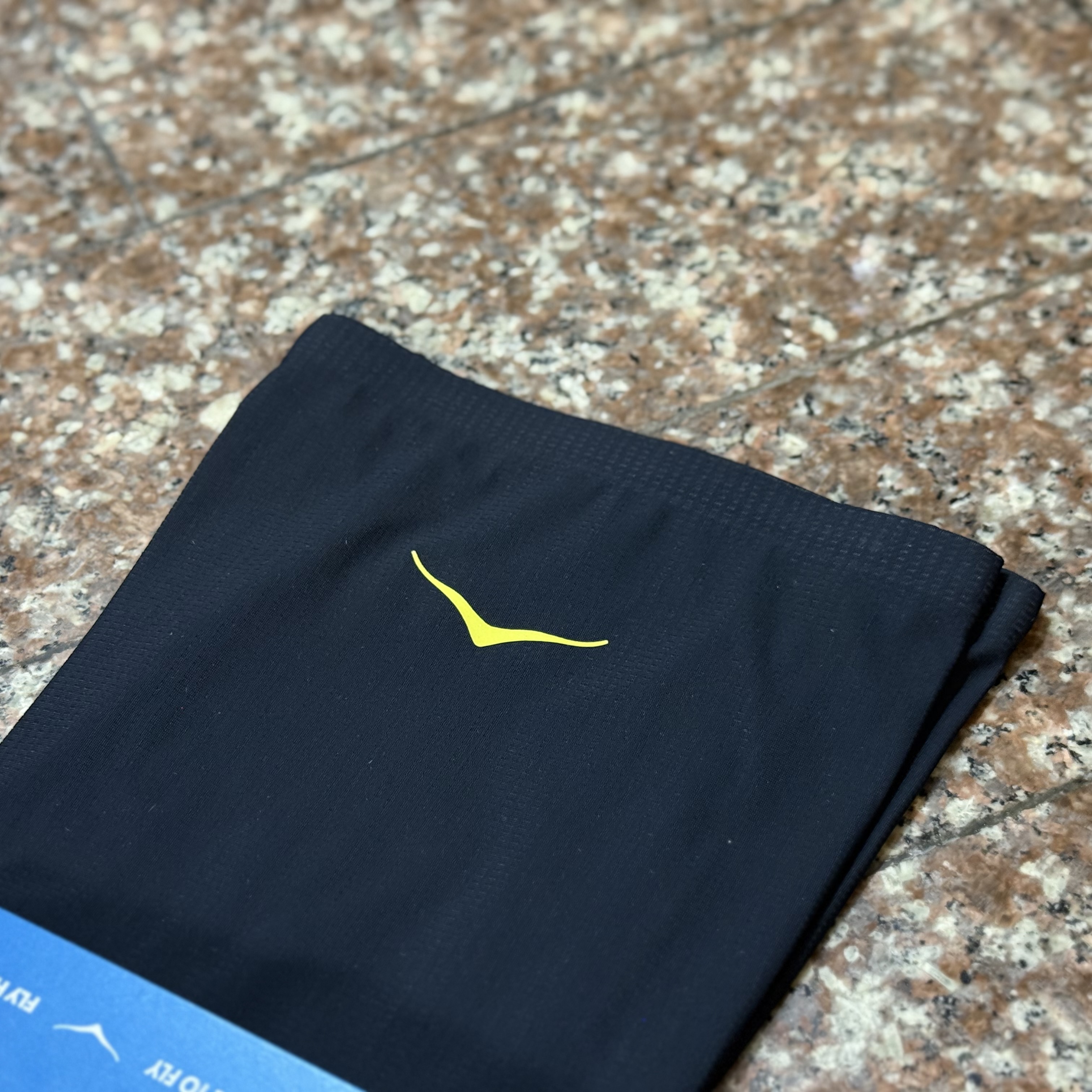 ปลอกแขน HOKA Airolite Running Sleeves ‘BLACK’ (L)