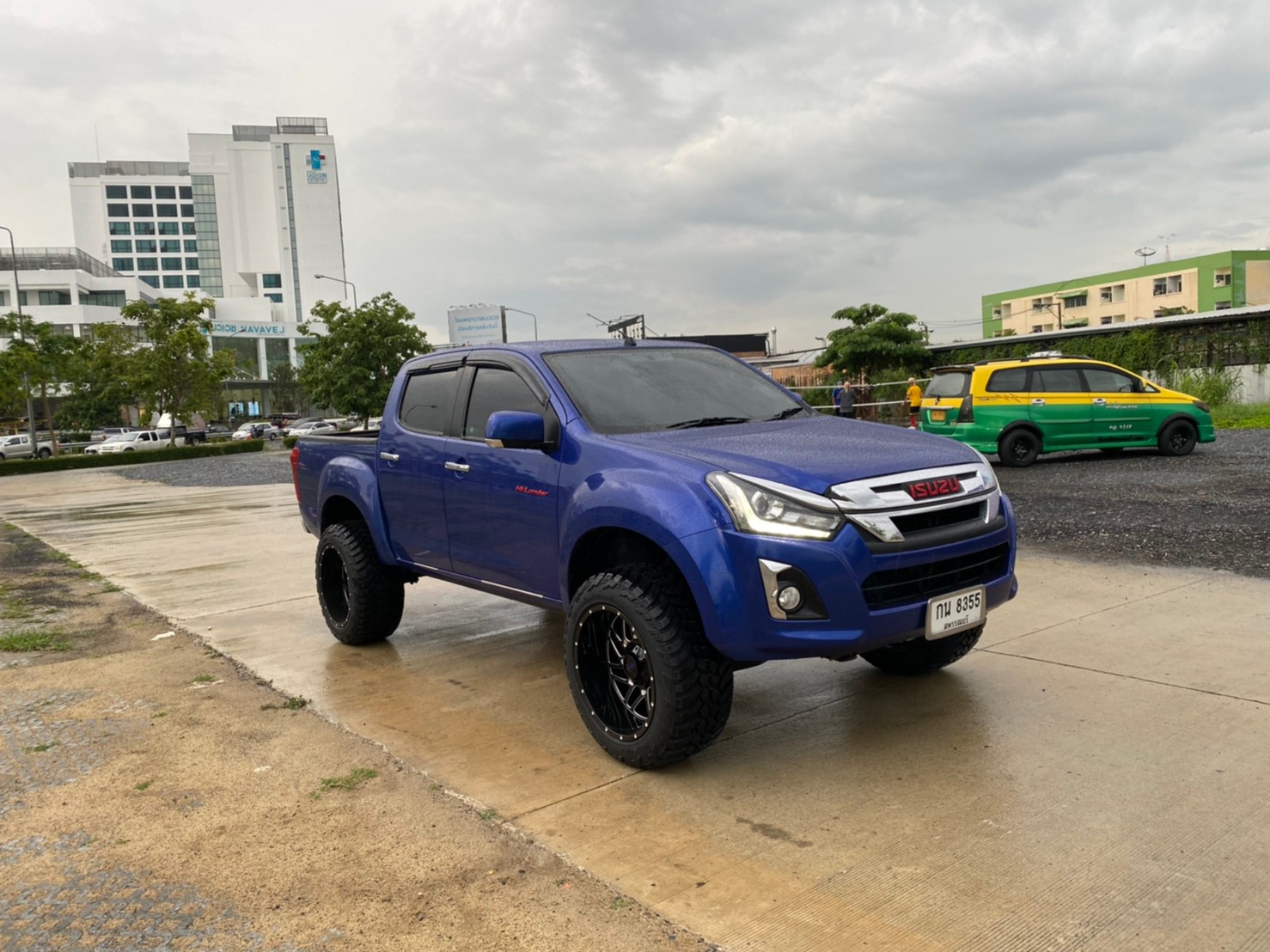 D-MAX มาจากสุพรรณบุรี จัดทรงเมกาที่ STEP9