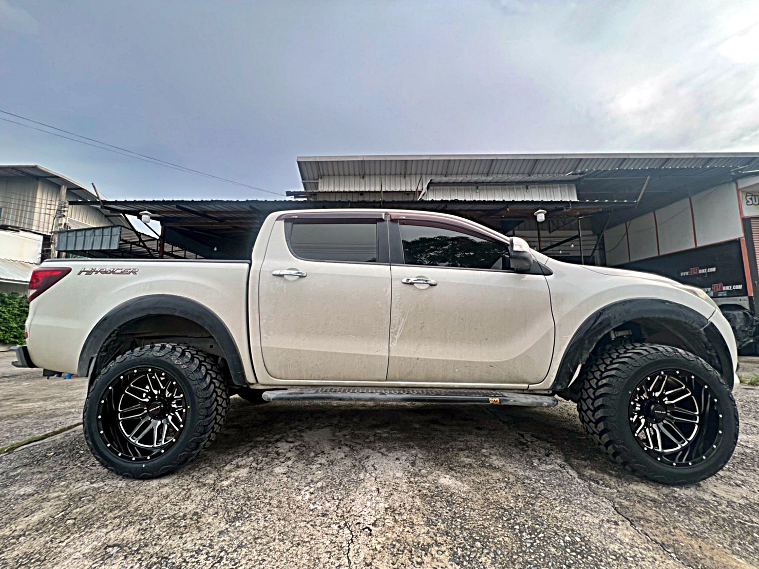 ตัวอย่างการแต่งรถแนวเมกา สำหรับ MAZDA