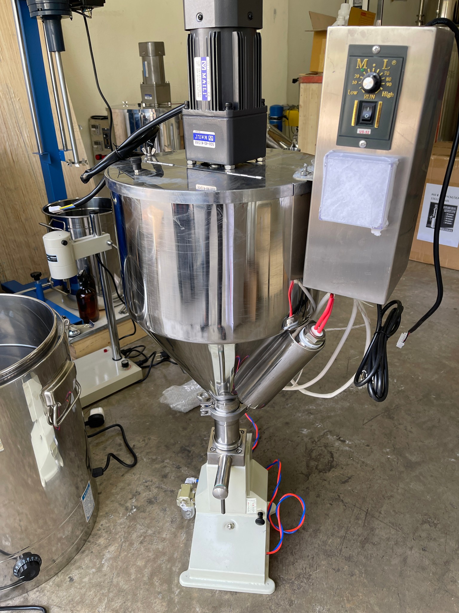 เครื่องบรรจุครีม พร้อมปั่น+ทำความร้อน รุ่น JR-A02 (ต้องใช้คู่กับเครื่องปั้มลม)