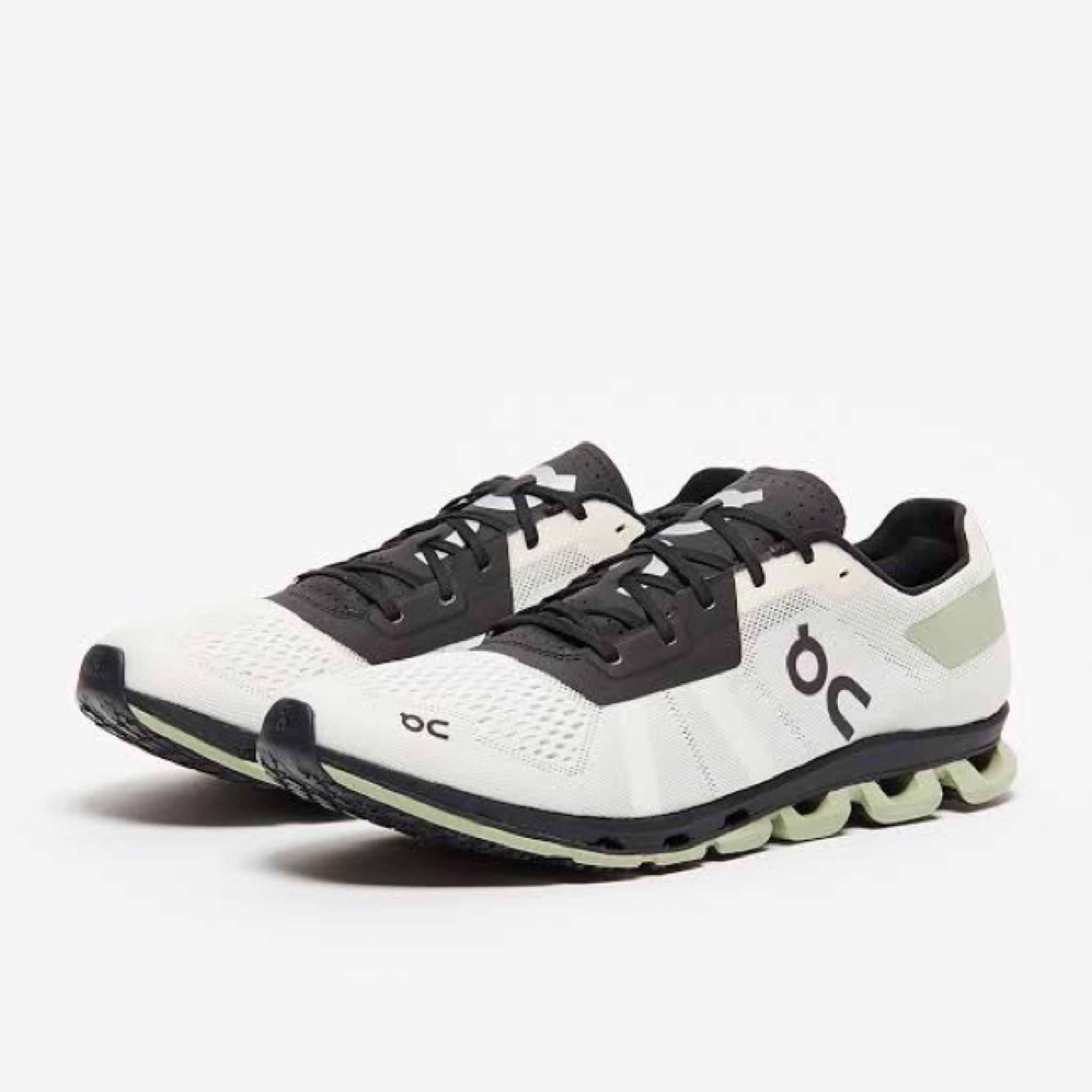 รองเท้าวิ่ง On CloudFlash #มือ2 (W7US) Women