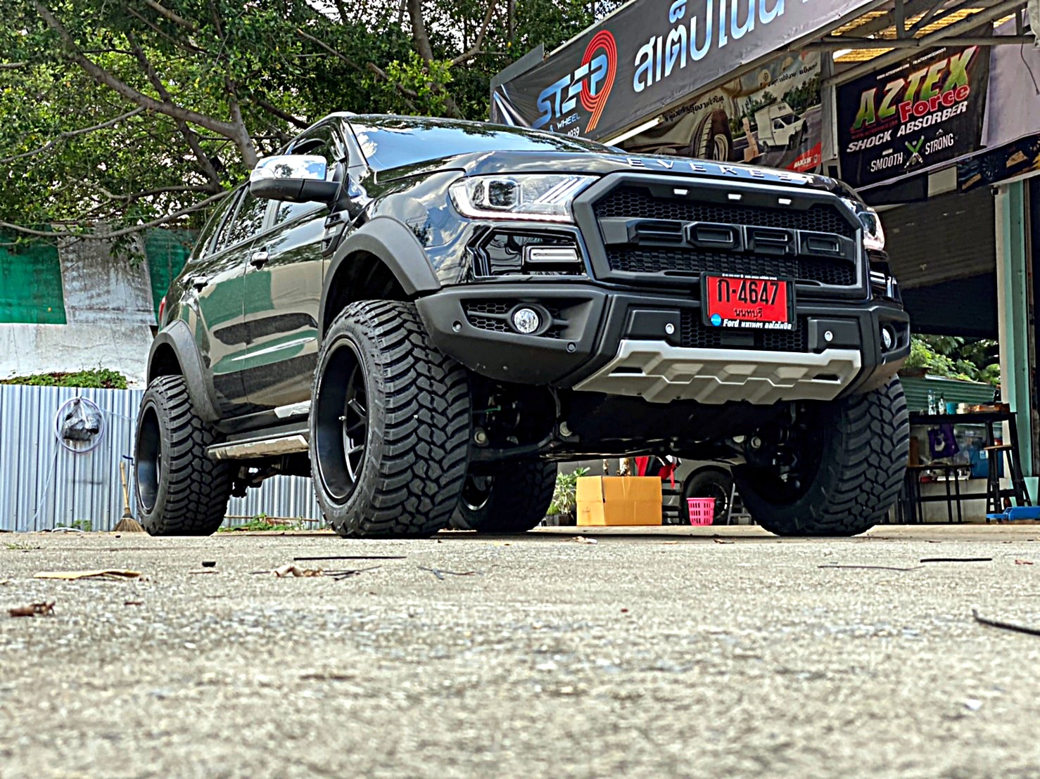 FORD EVEREST ทรงเมกา ล้อ HOSTILE H120 โคตรหล่อ