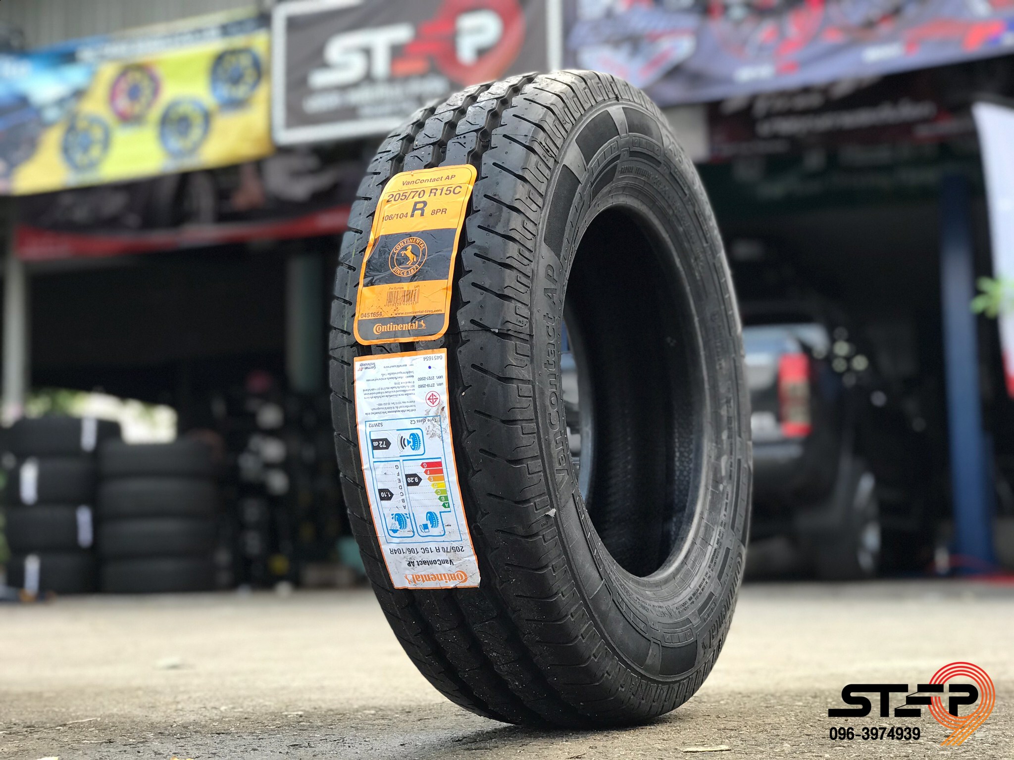CONTINENTAL VANCONATACT AP 205/70-15 เส้น 1500 ปกติ 3000 ป่ี20