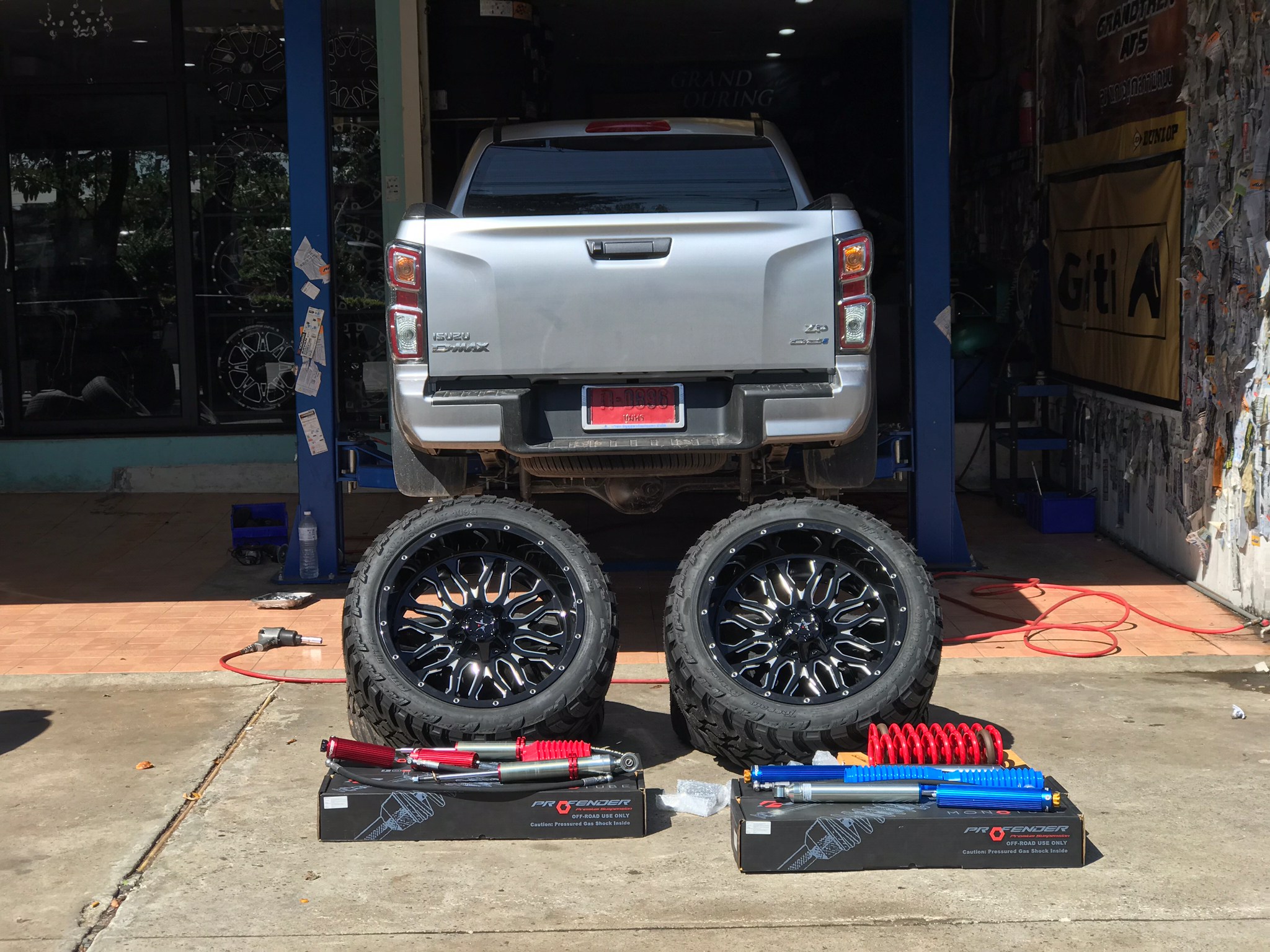 OFFROAD ขอบ22 ออฟ-44 ตัวใหม่ พร้อมยาง AMP MTA 33x12.5R22 ปี21