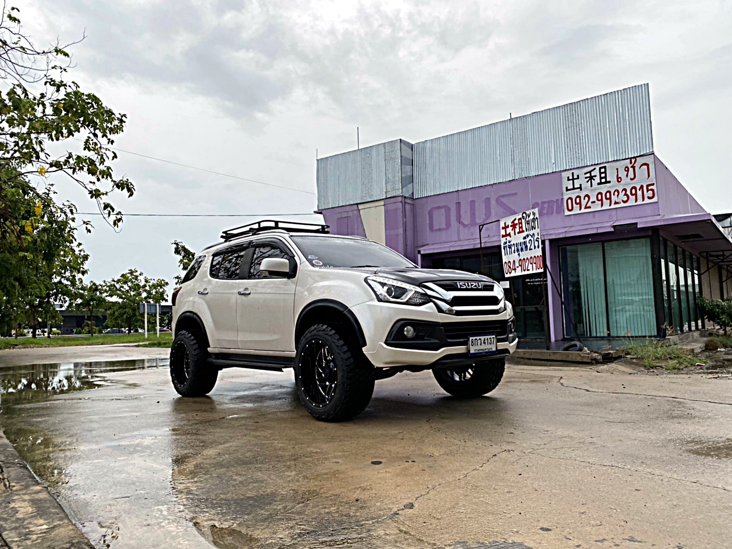 MU-X ทรงเมกา หล่อที่ STEP9