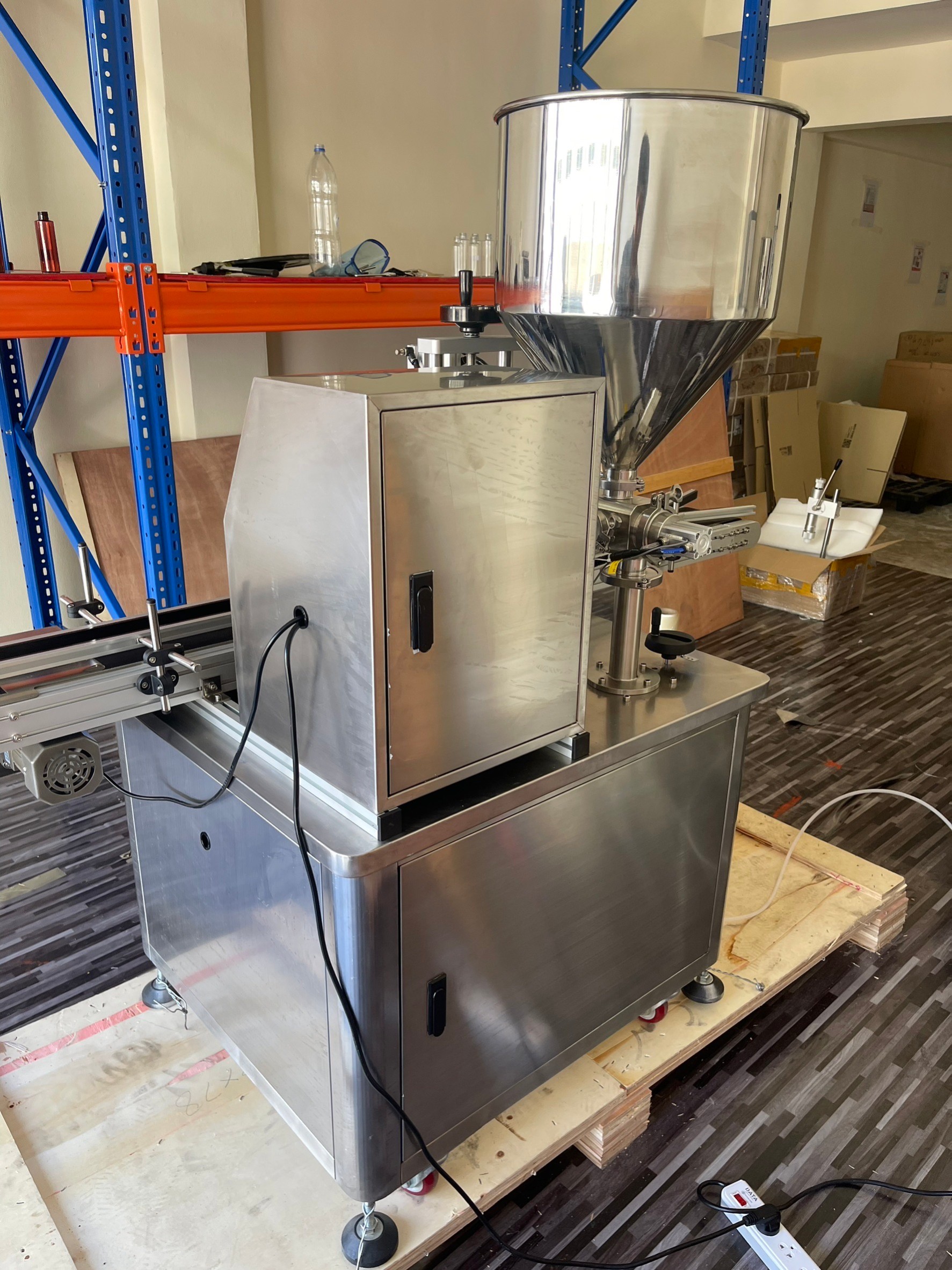 🌈13007 เครื่องบรรจุของเหลว แบบสายพาน ควบคุมด้วยระบบ PLC รุ่น HD40-1 automatic filling machine 5-100ml