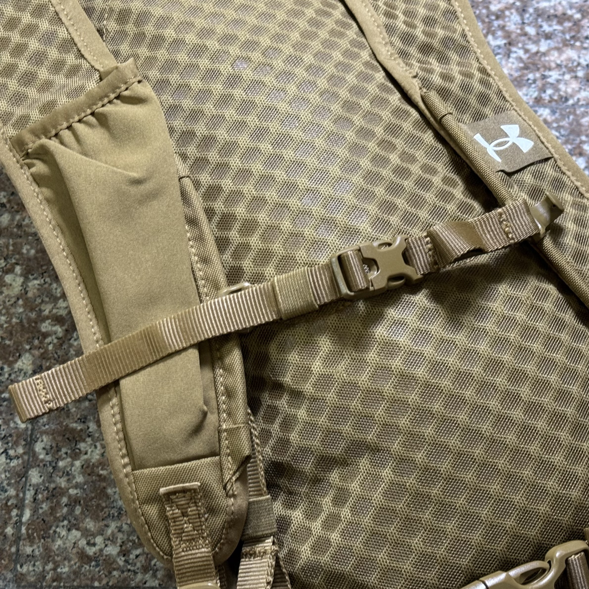 กระเป๋า Under Armour Flex Trail BackPack ‘COYOTE’ (13L)