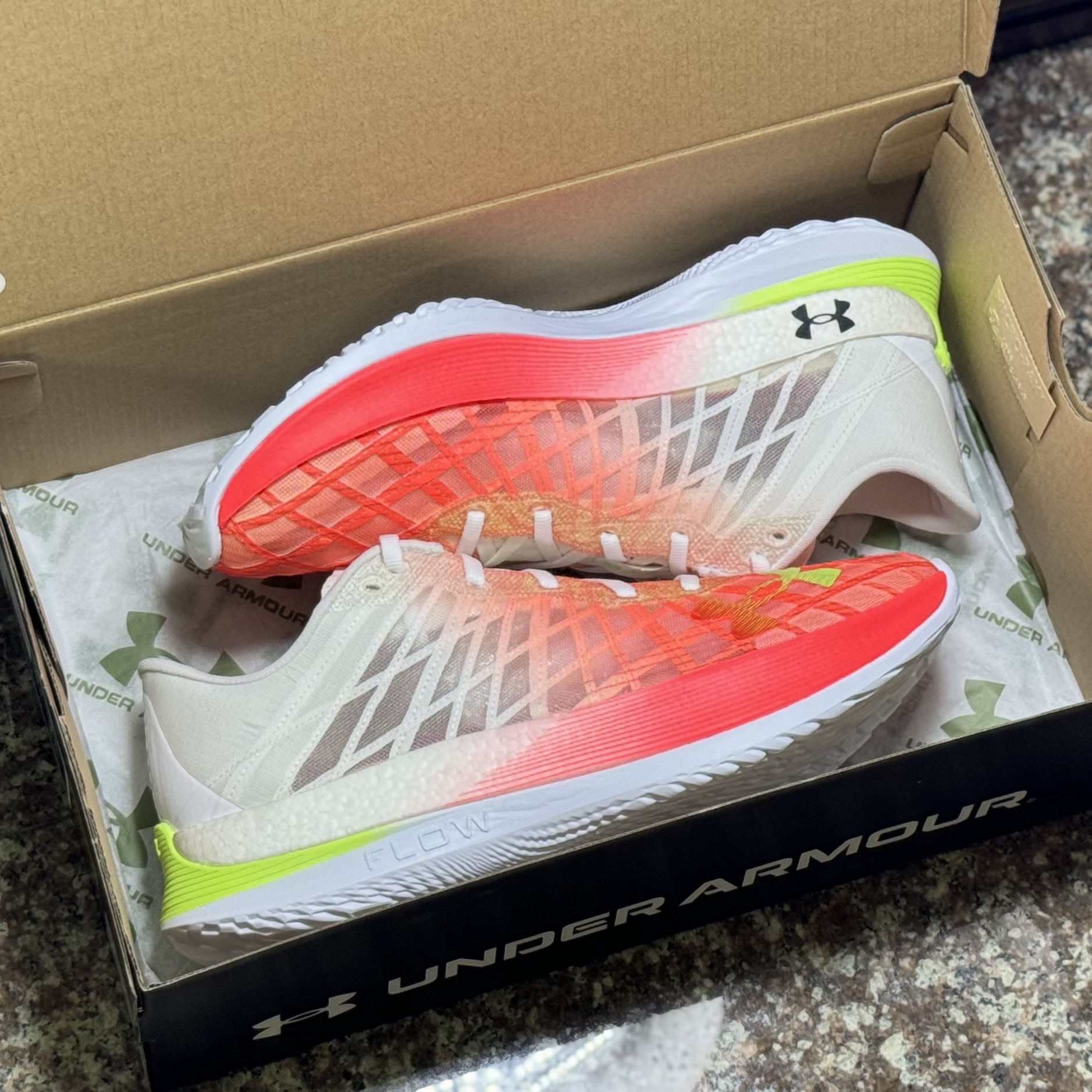 รองเท้าวิ่ง Under Armour Flow Velociti Elite (M8US)