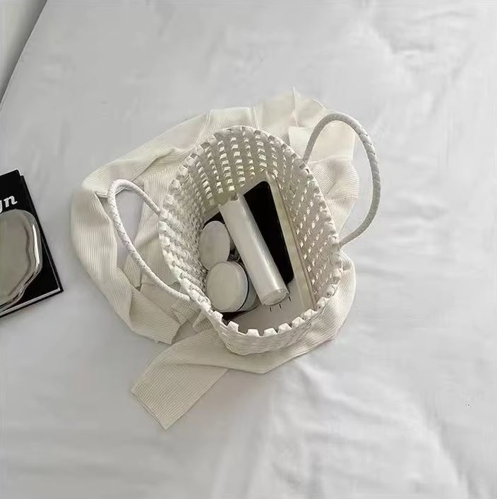 กระเป๋าสานพลาสติก สีล้วน แบบถือผู้หญิง 🥯